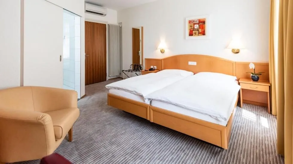 Photo of the whole room, Bed in Central City Hotel Rochat