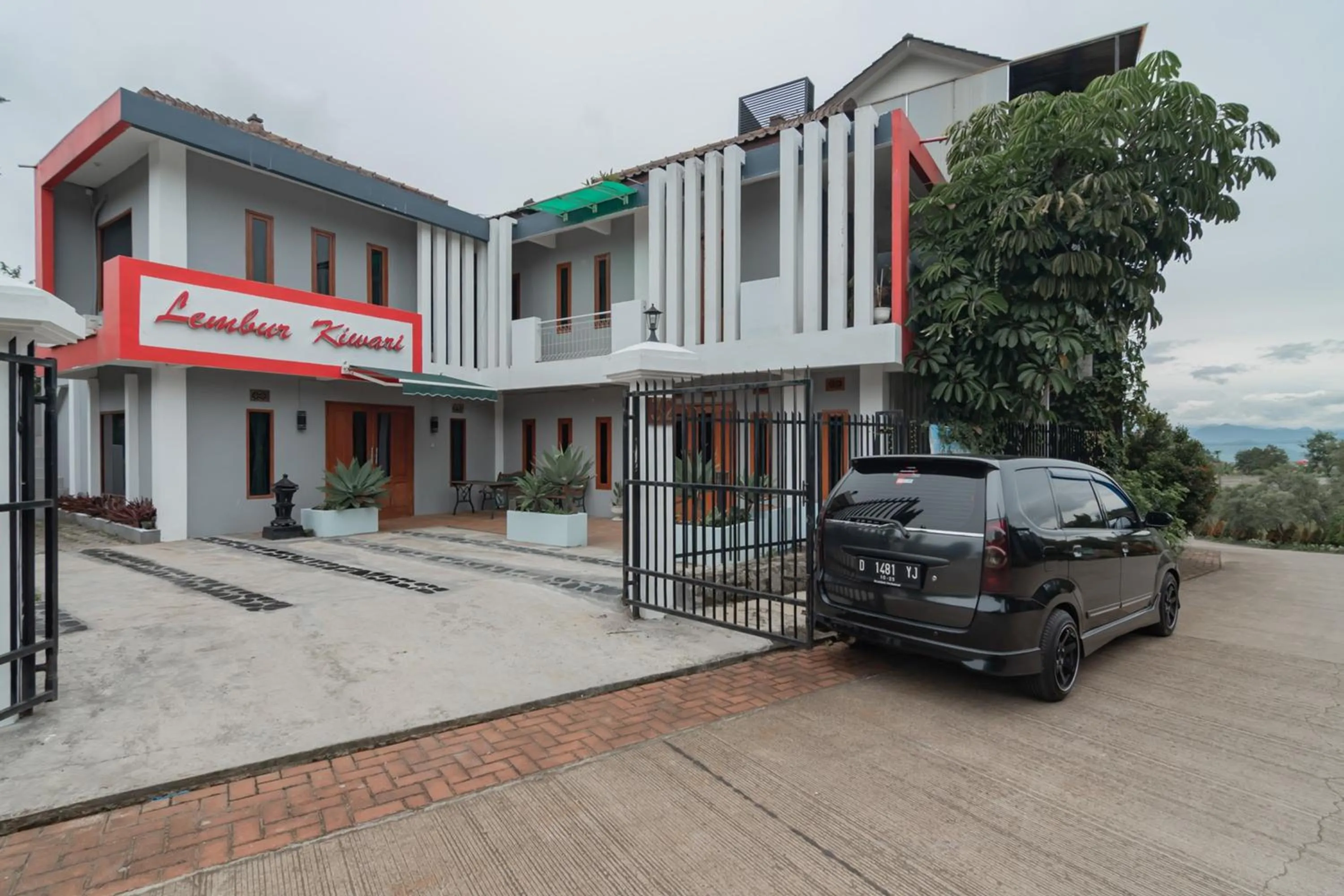 Lembur Kiwari Setra Duta Mitra RedDoorz