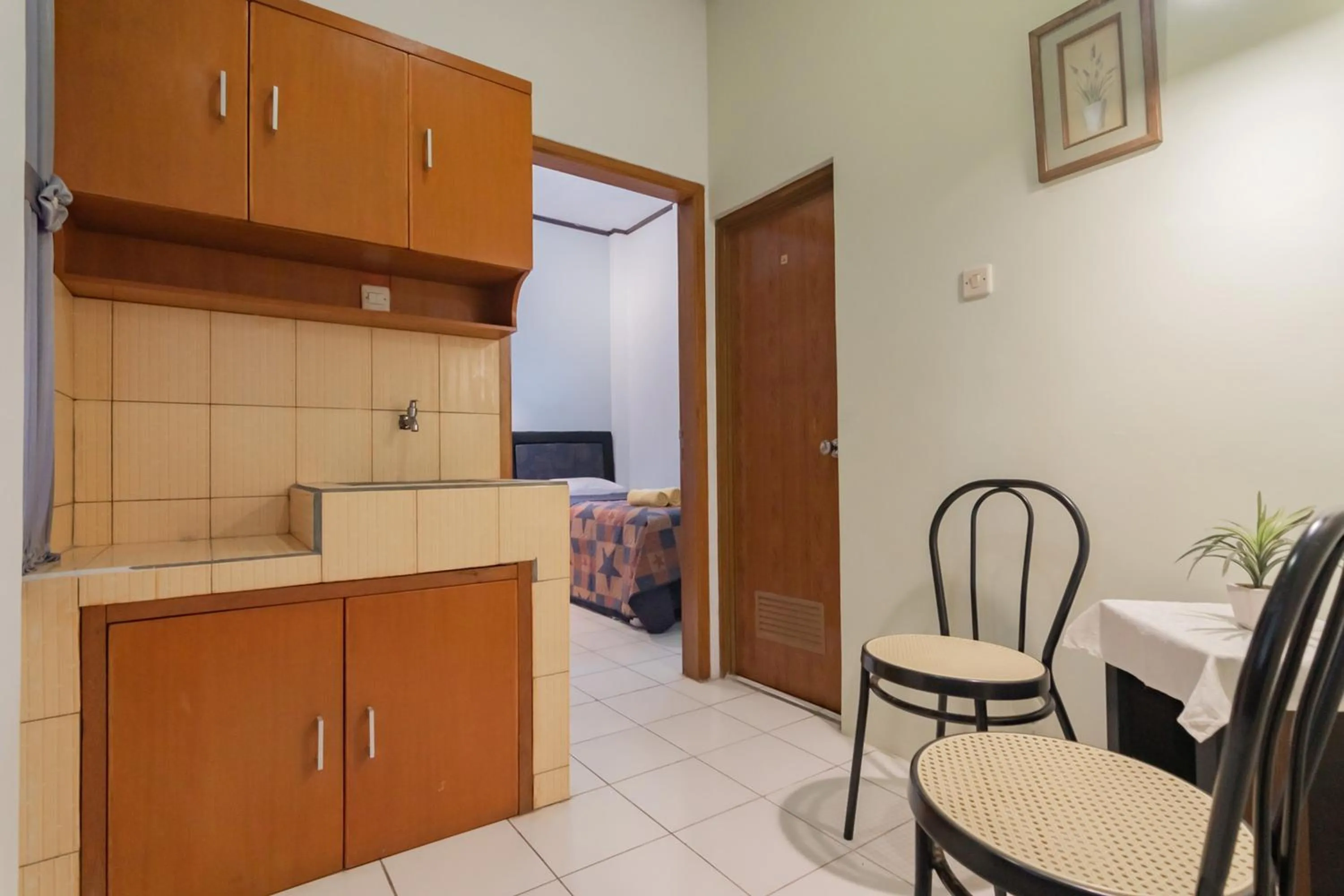 Kitchen or kitchenette in Lembur Kiwari Setra Duta Mitra RedDoorz