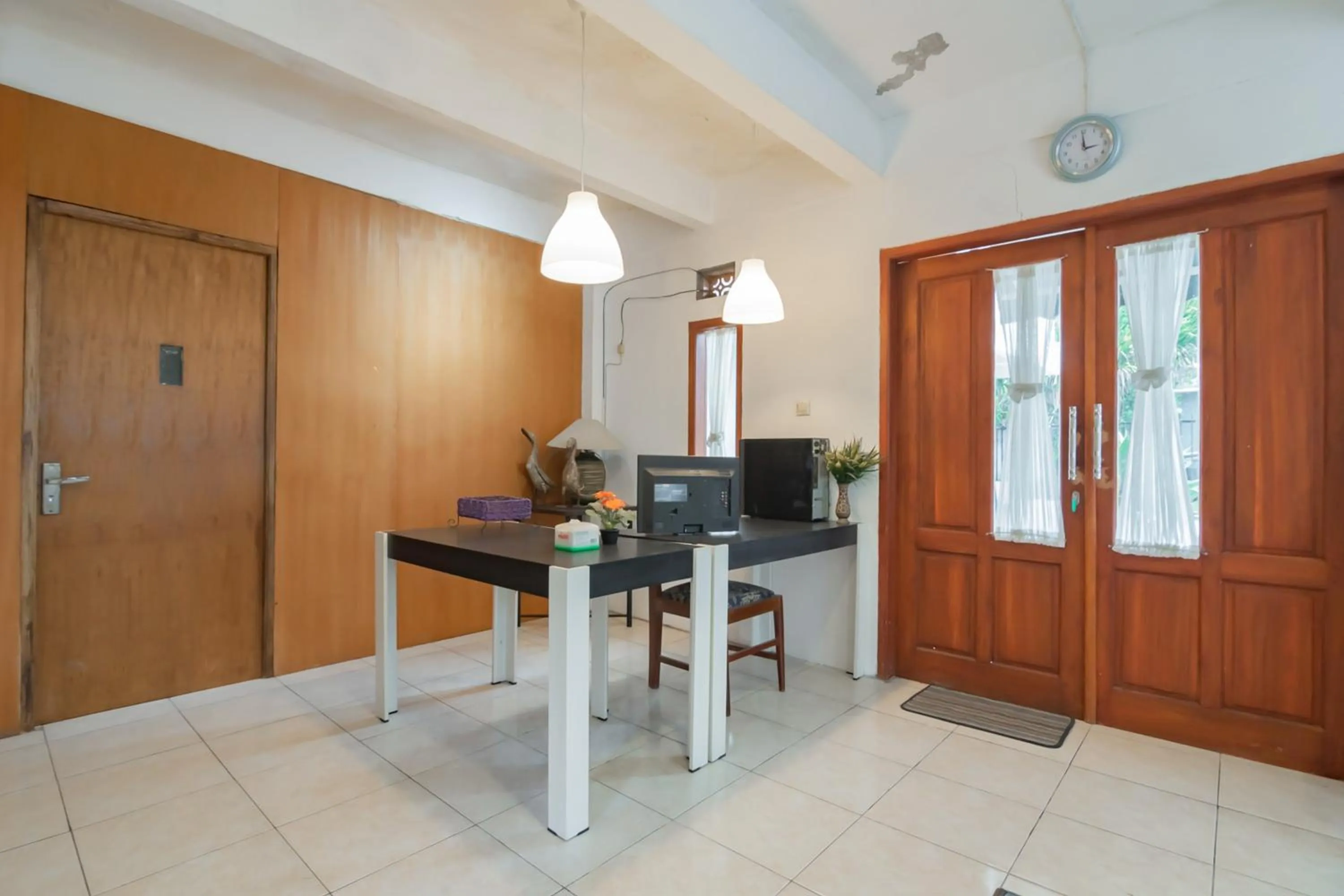 Lobby or reception in Lembur Kiwari Setra Duta Mitra RedDoorz