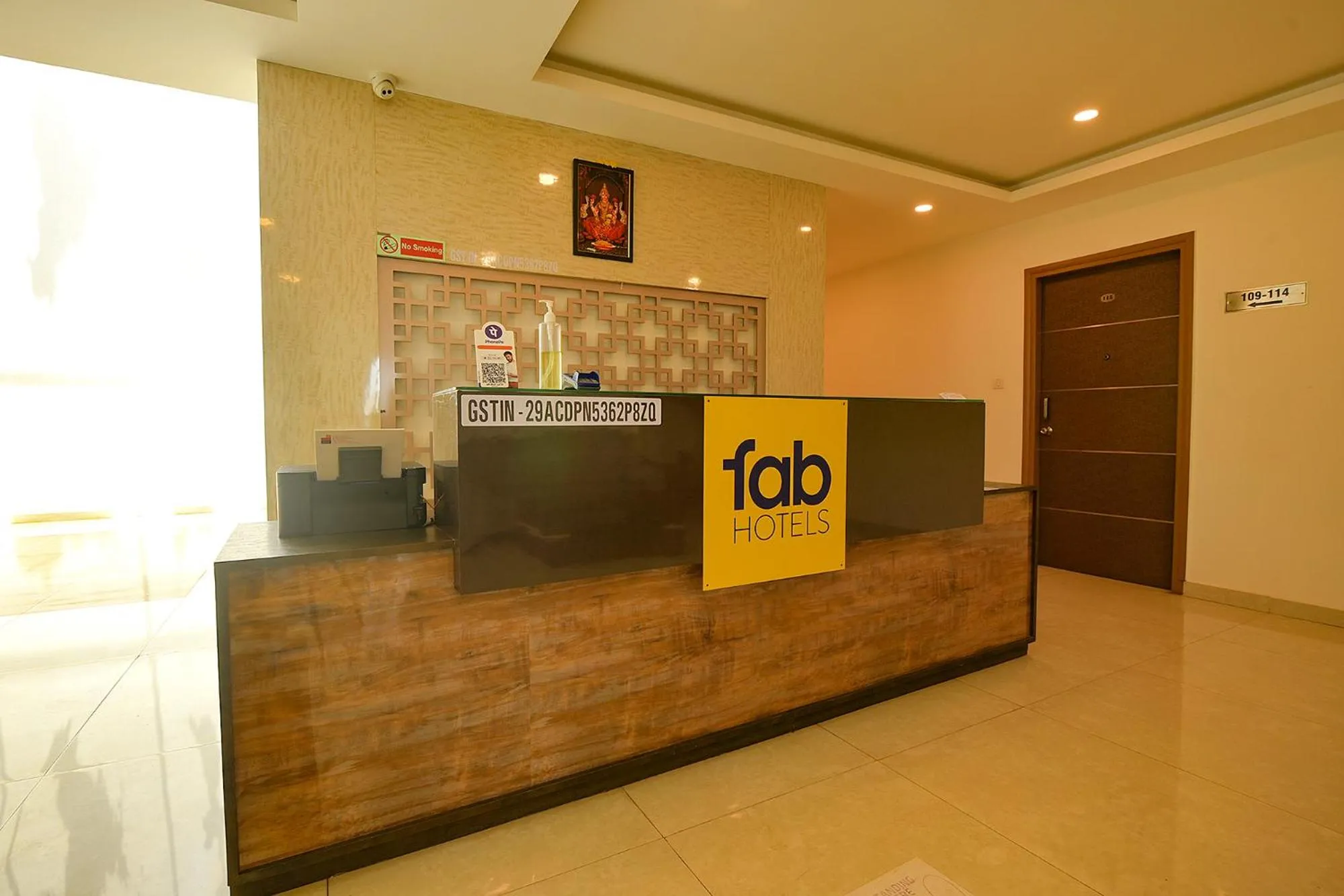 Lobby or reception in FabHotel Champion Gateway - Yelahanka