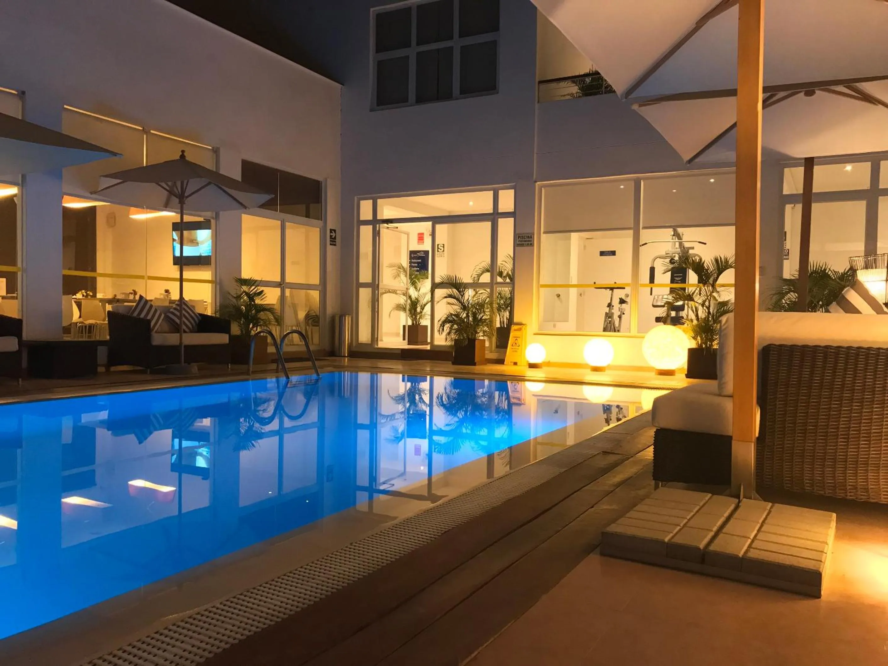 Swimming pool in Hotel Gran Palma Piura