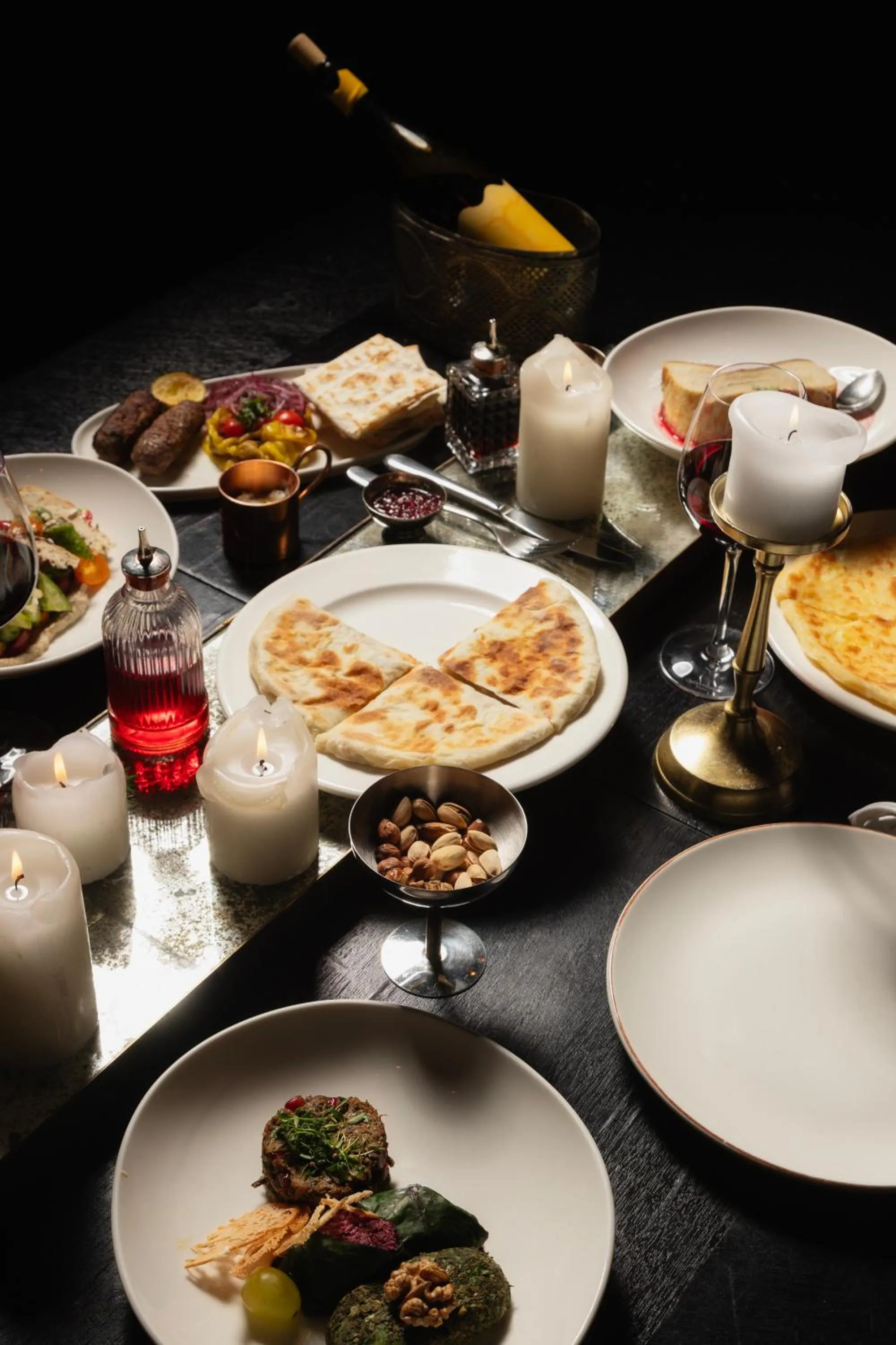 Restaurant/places to eat in Unfound Door - Design Hotel