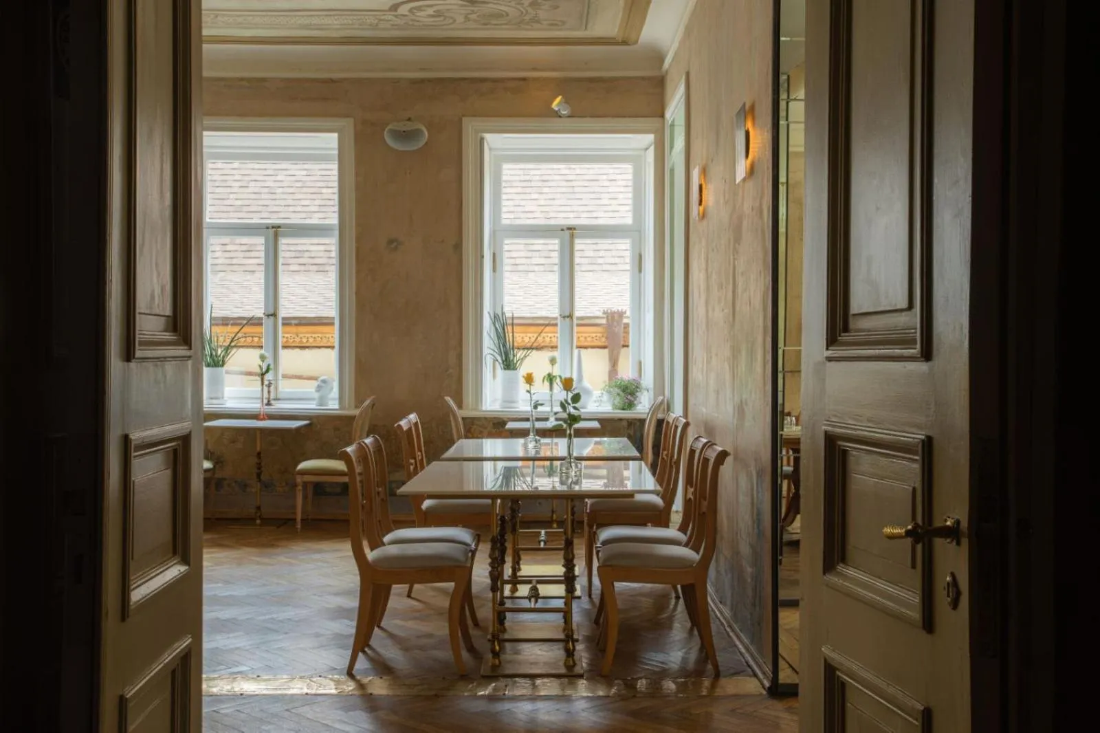 Restaurant/places to eat in Unfound Door - Design Hotel