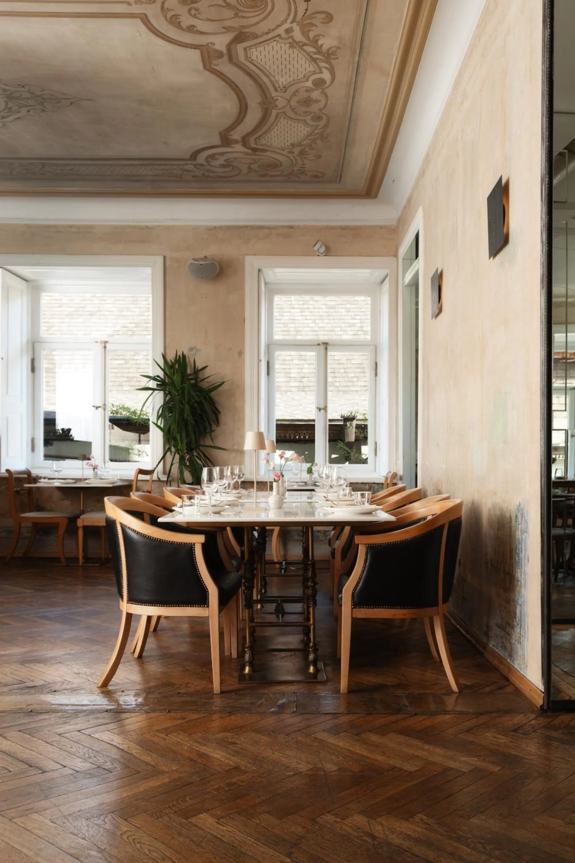 Restaurant/places to eat in Unfound Door - Design Hotel