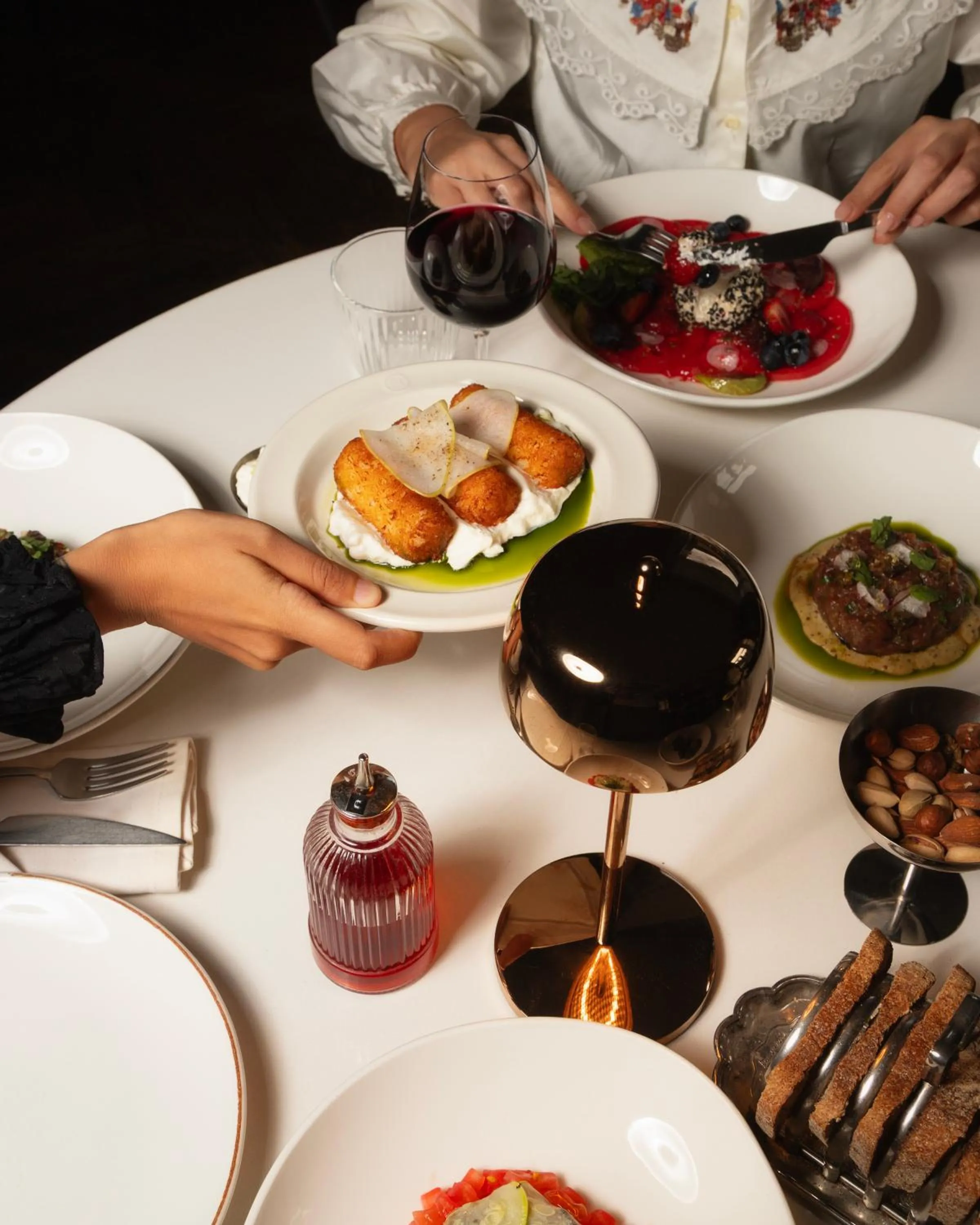 Restaurant/places to eat in Unfound Door - Design Hotel