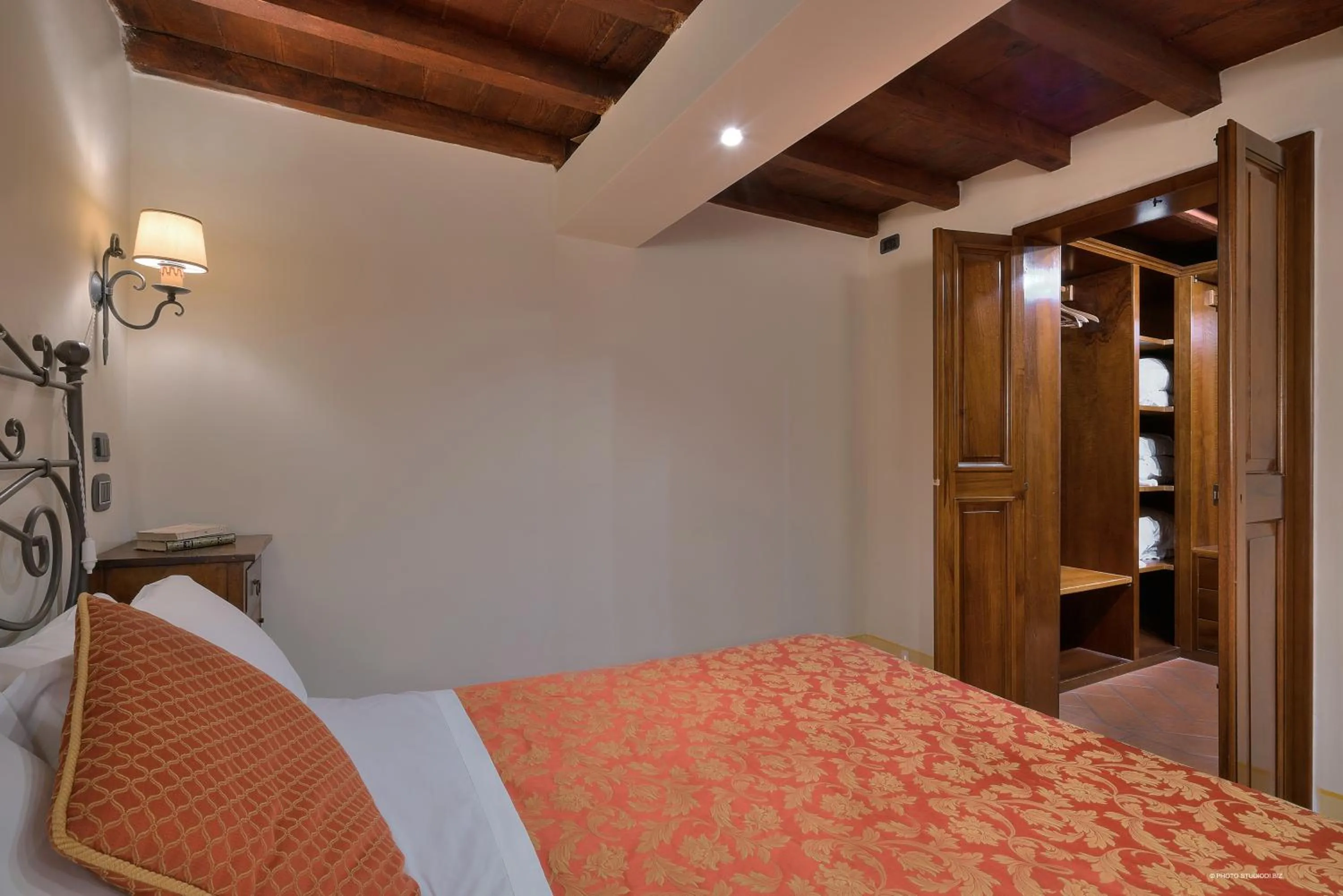 Photo of the whole room, Bed in First of Florence