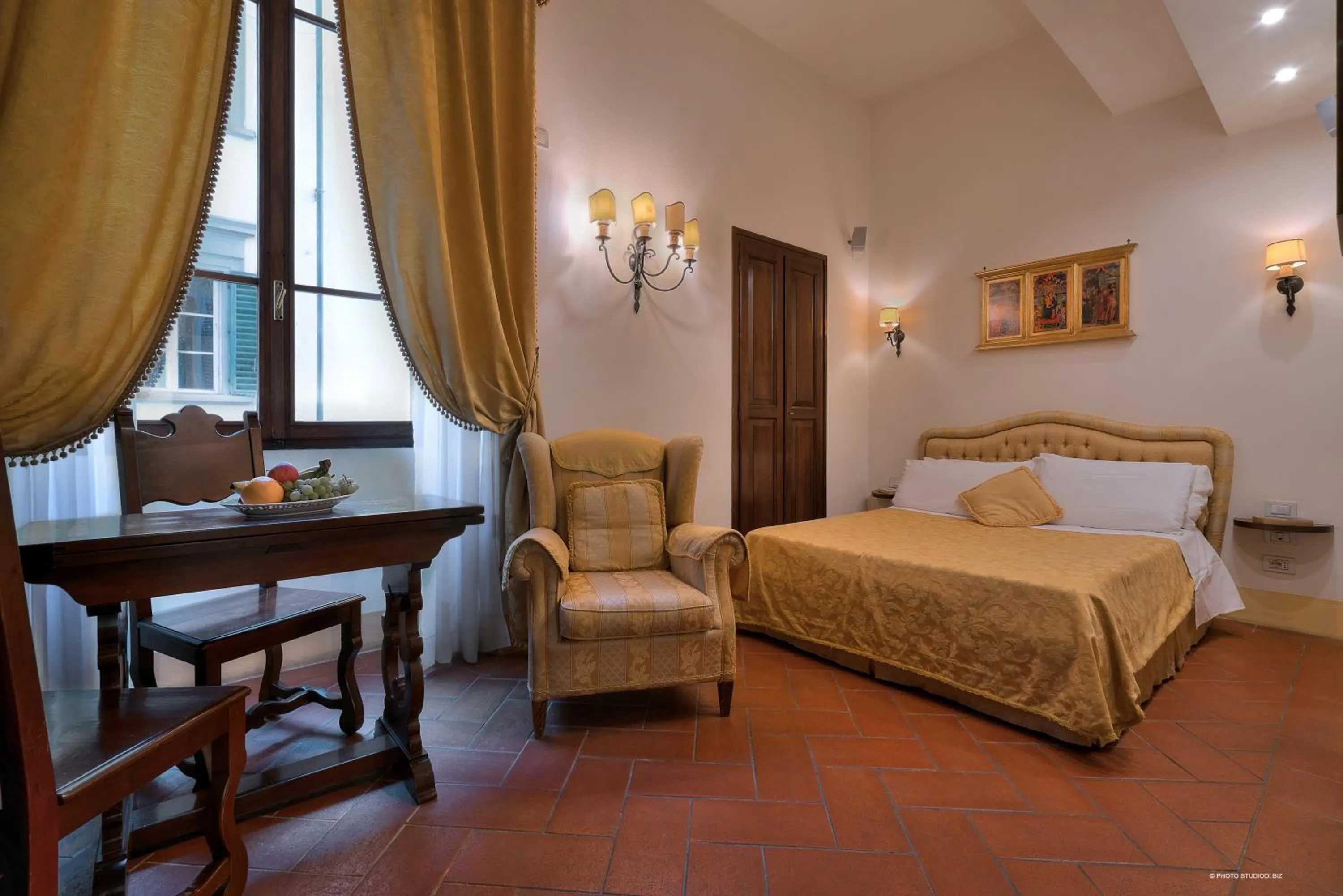 Bedroom, Bed in First of Florence