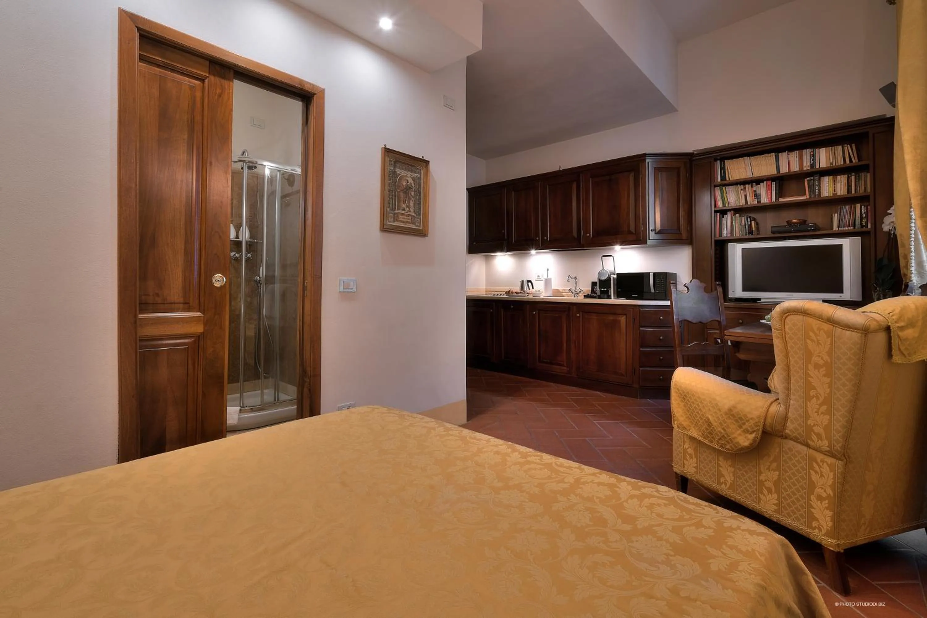 Photo of the whole room, Bed in First of Florence