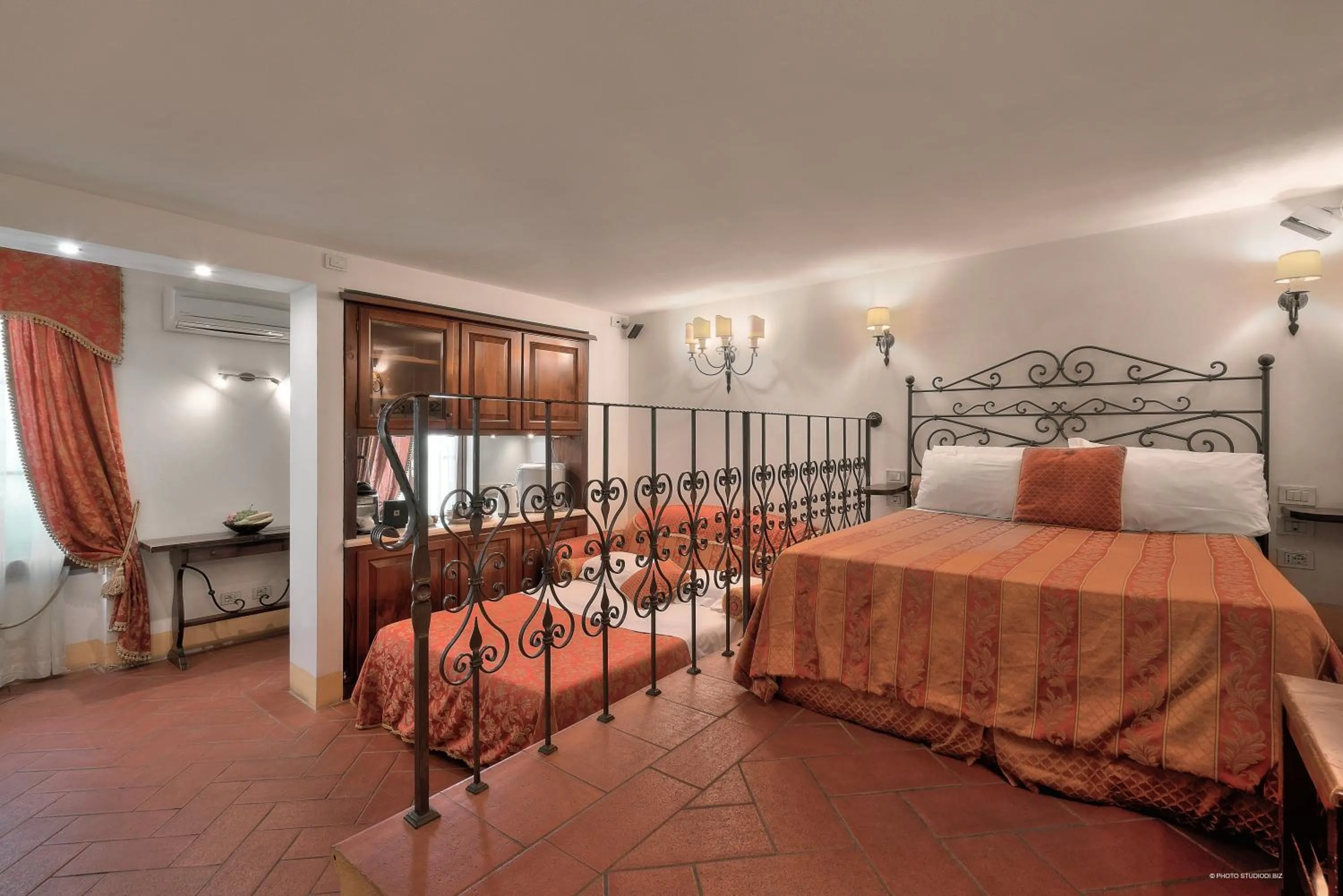 Photo of the whole room, Bed in First of Florence