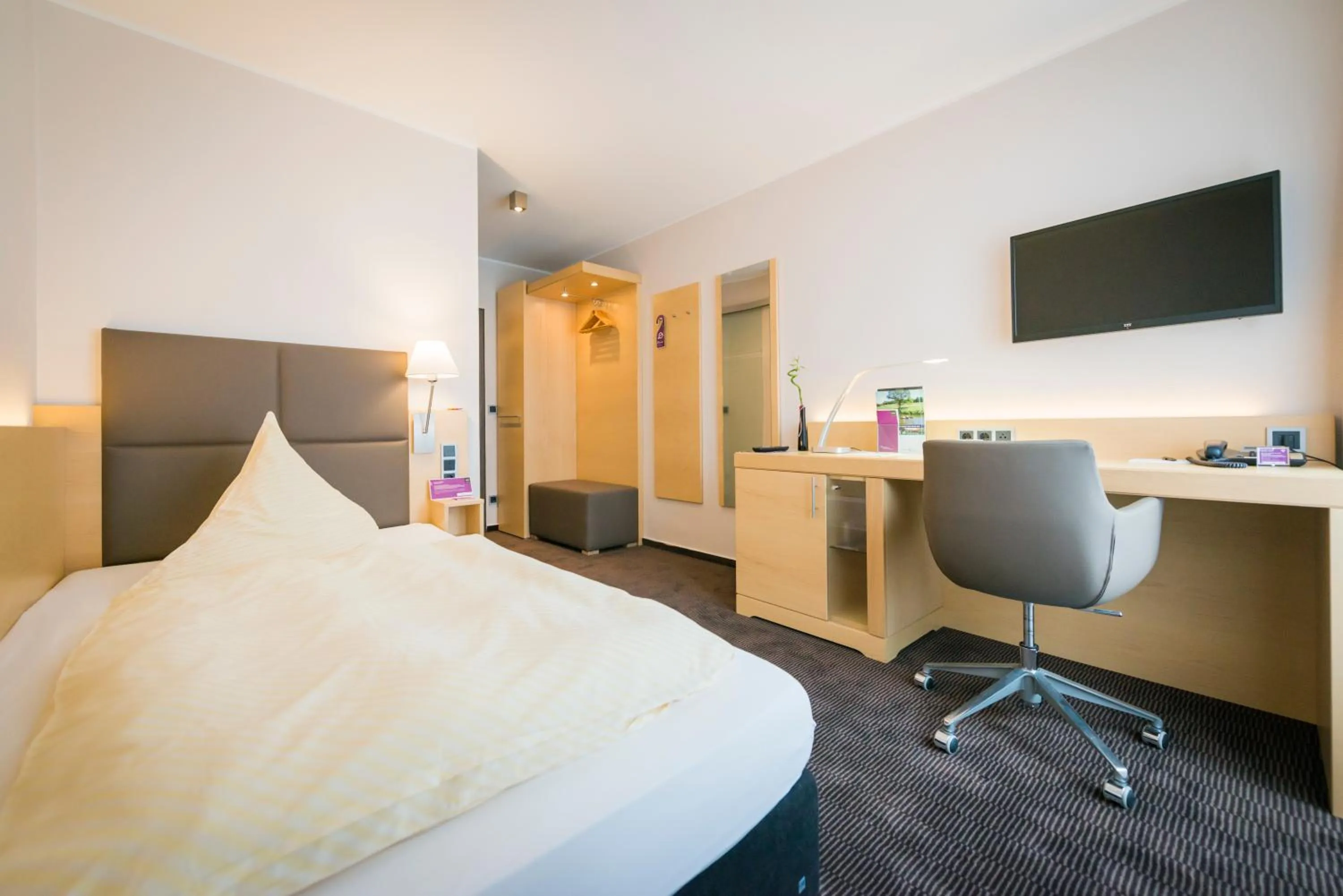 Photo of the whole room, Bed in Hotel Lücke Rheine