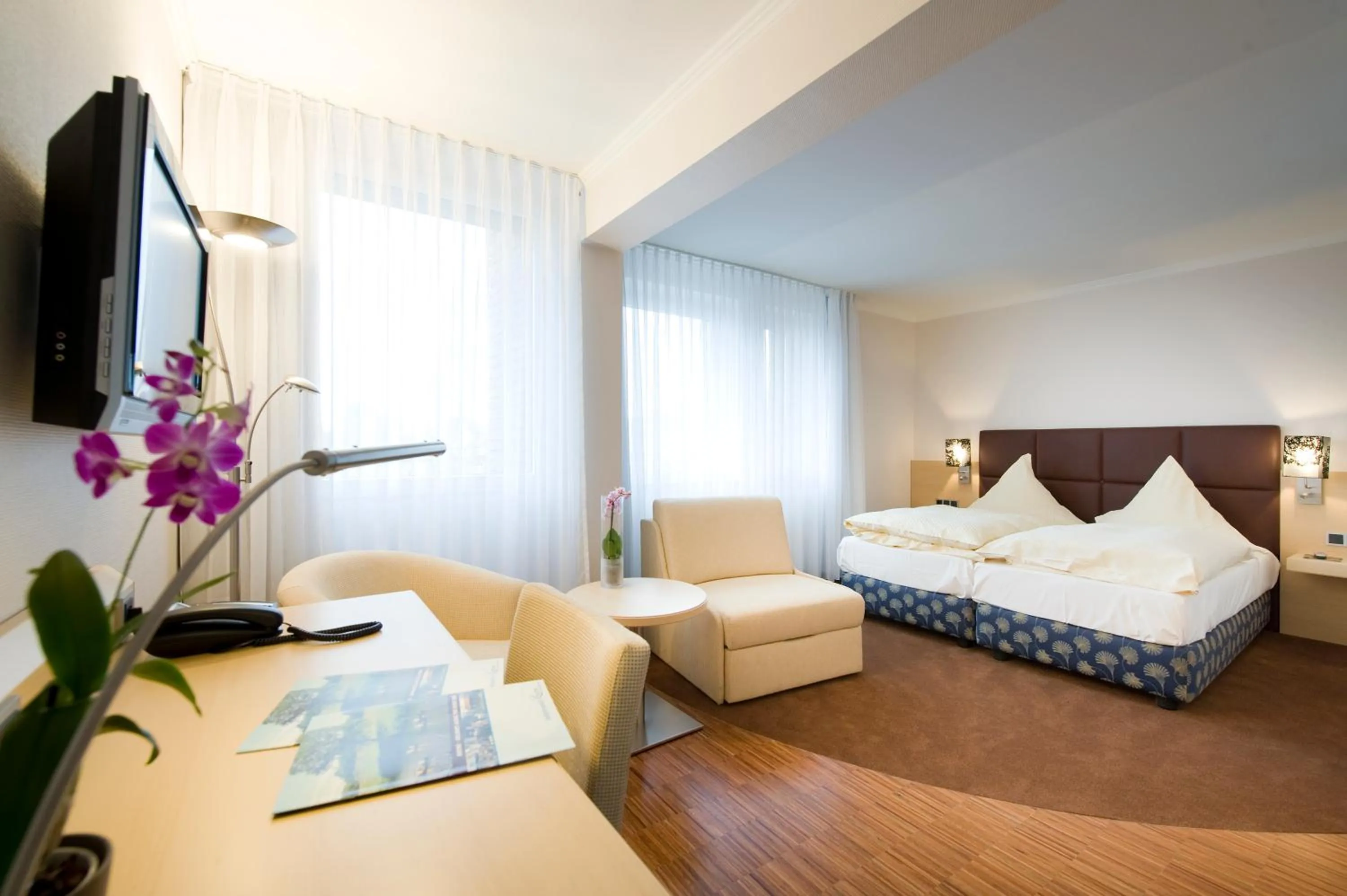 Photo of the whole room, Bed in Hotel Lücke Rheine