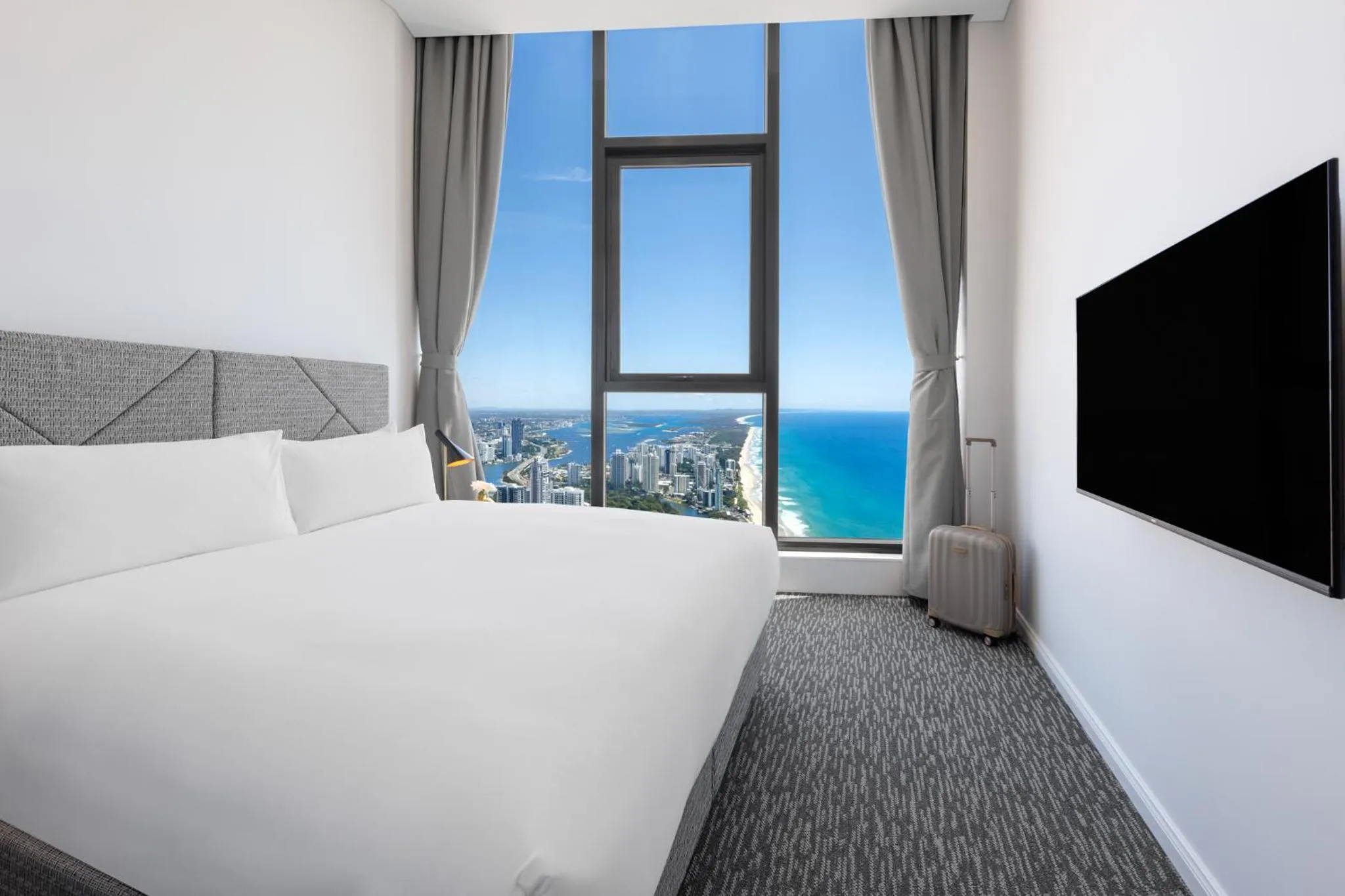 Bed in Meriton Suites Surfers Paradise