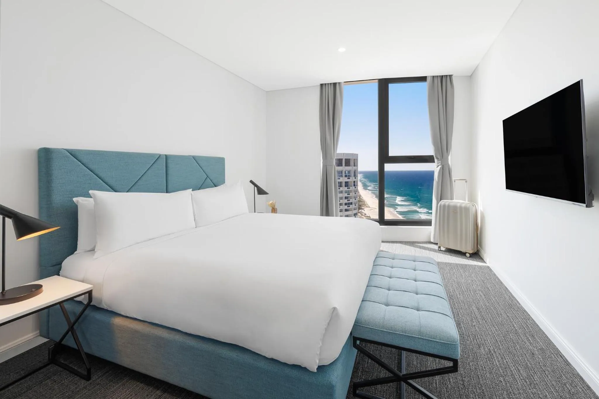 Bed in Meriton Suites Surfers Paradise
