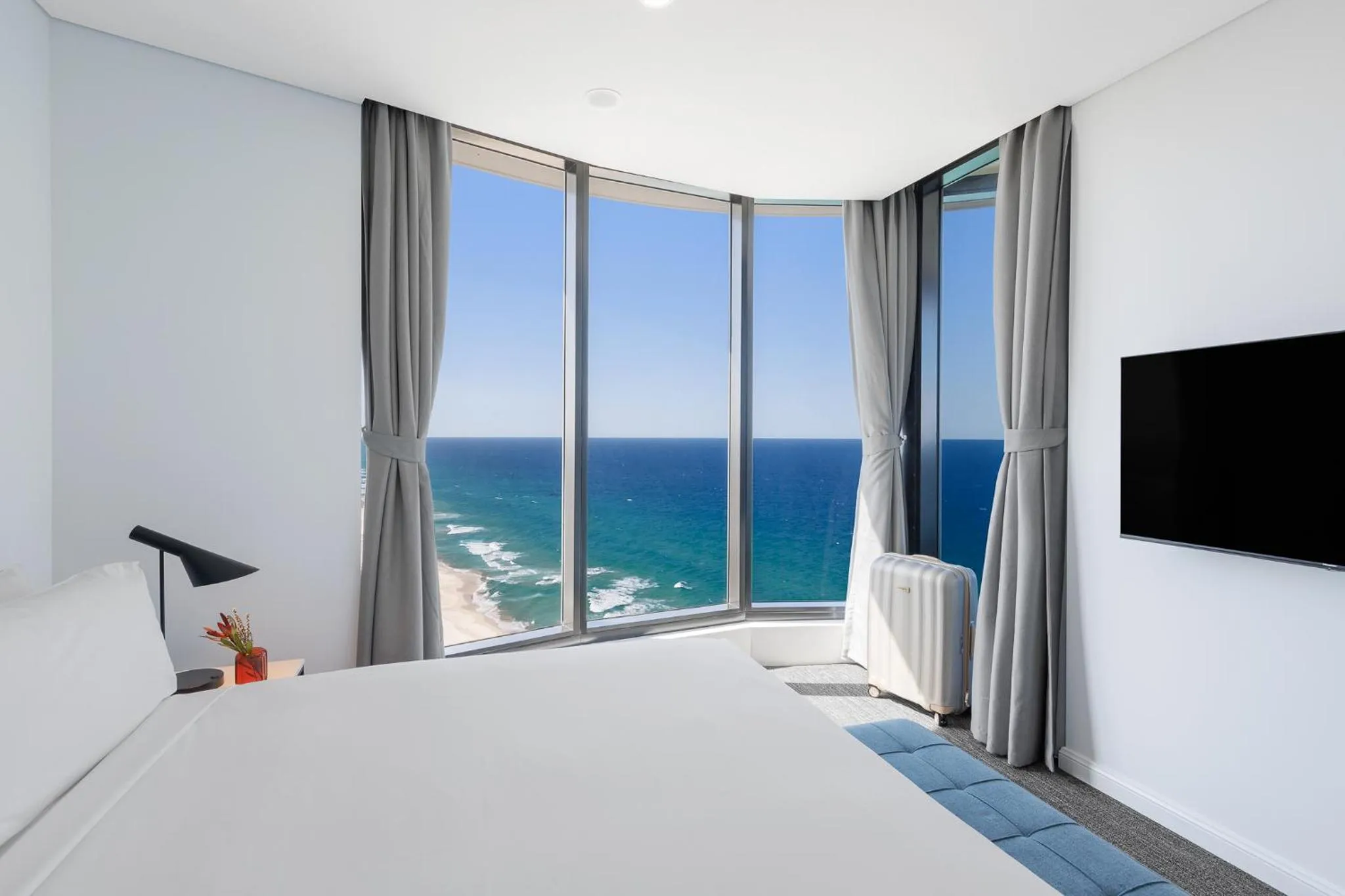 Bed in Meriton Suites Surfers Paradise