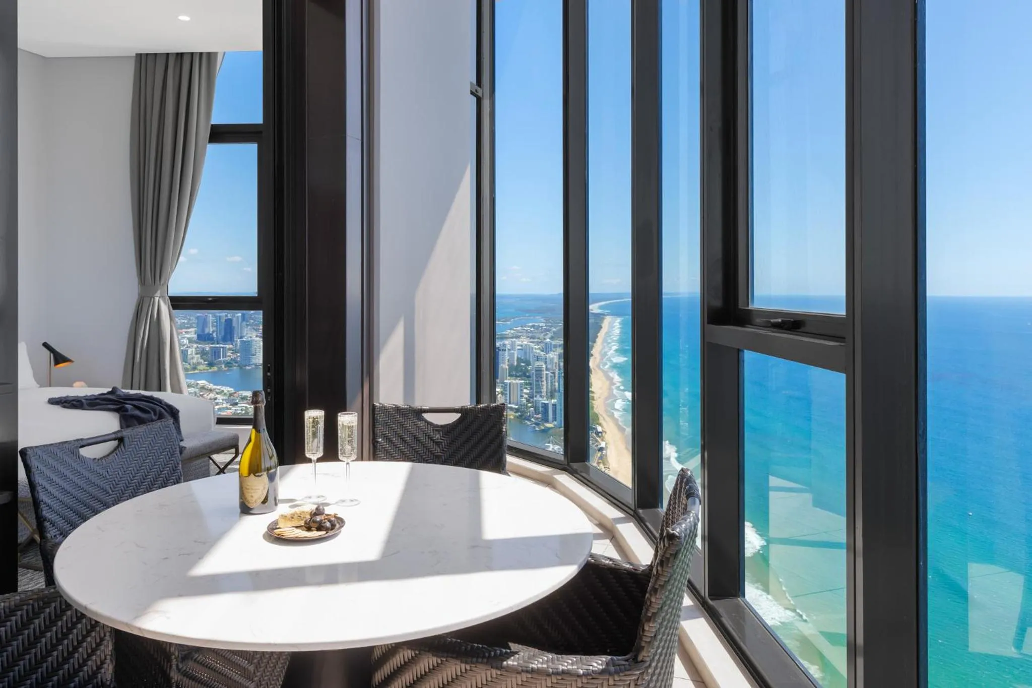 TV and multimedia in Meriton Suites Surfers Paradise