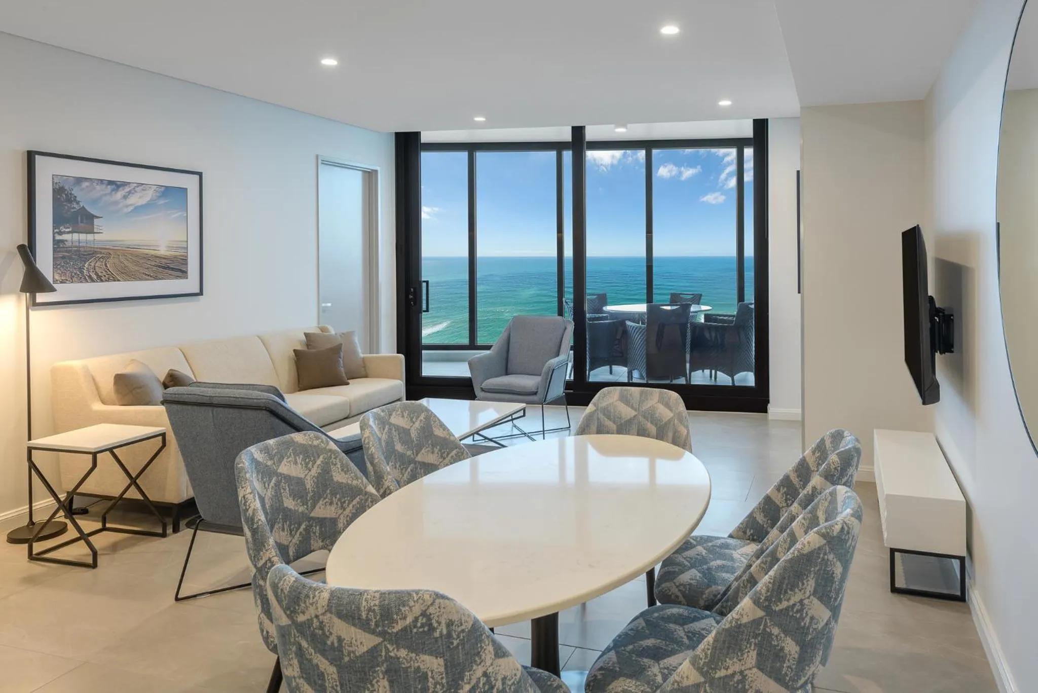 TV and multimedia in Meriton Suites Surfers Paradise