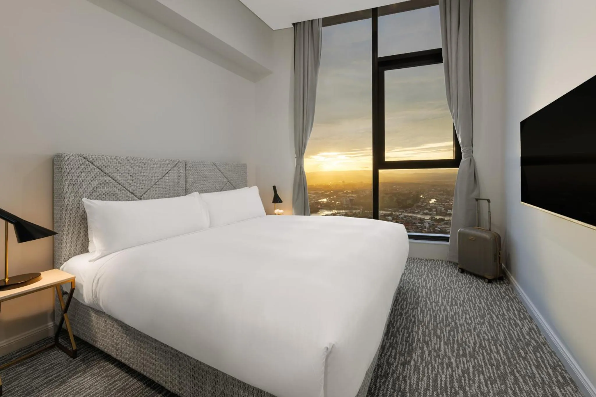 Bed in Meriton Suites Surfers Paradise