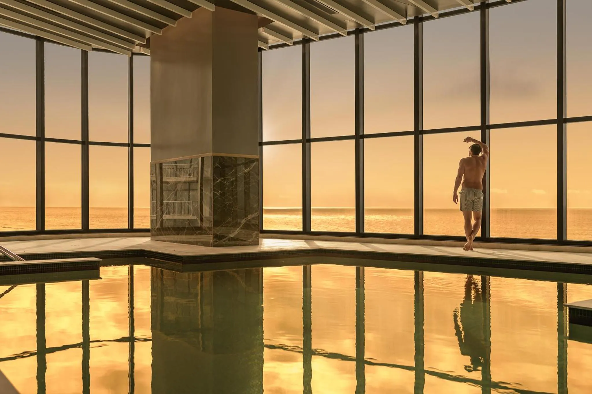 Swimming pool in Meriton Suites Surfers Paradise