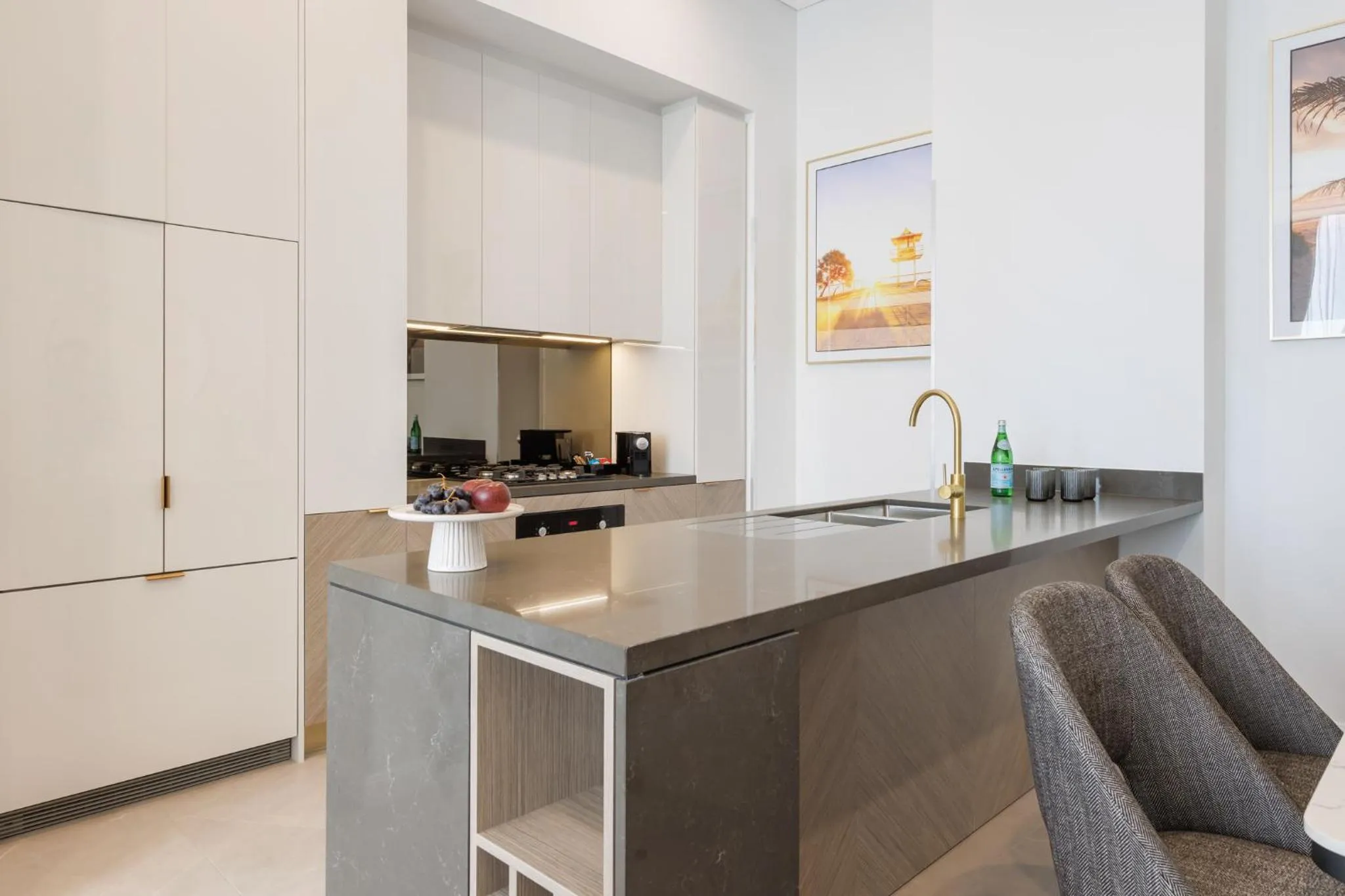 Kitchen or kitchenette in Meriton Suites Surfers Paradise