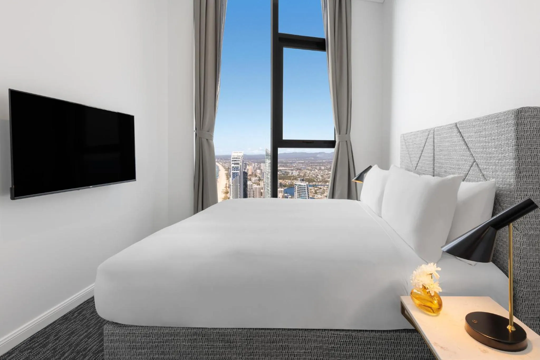 Bed in Meriton Suites Surfers Paradise