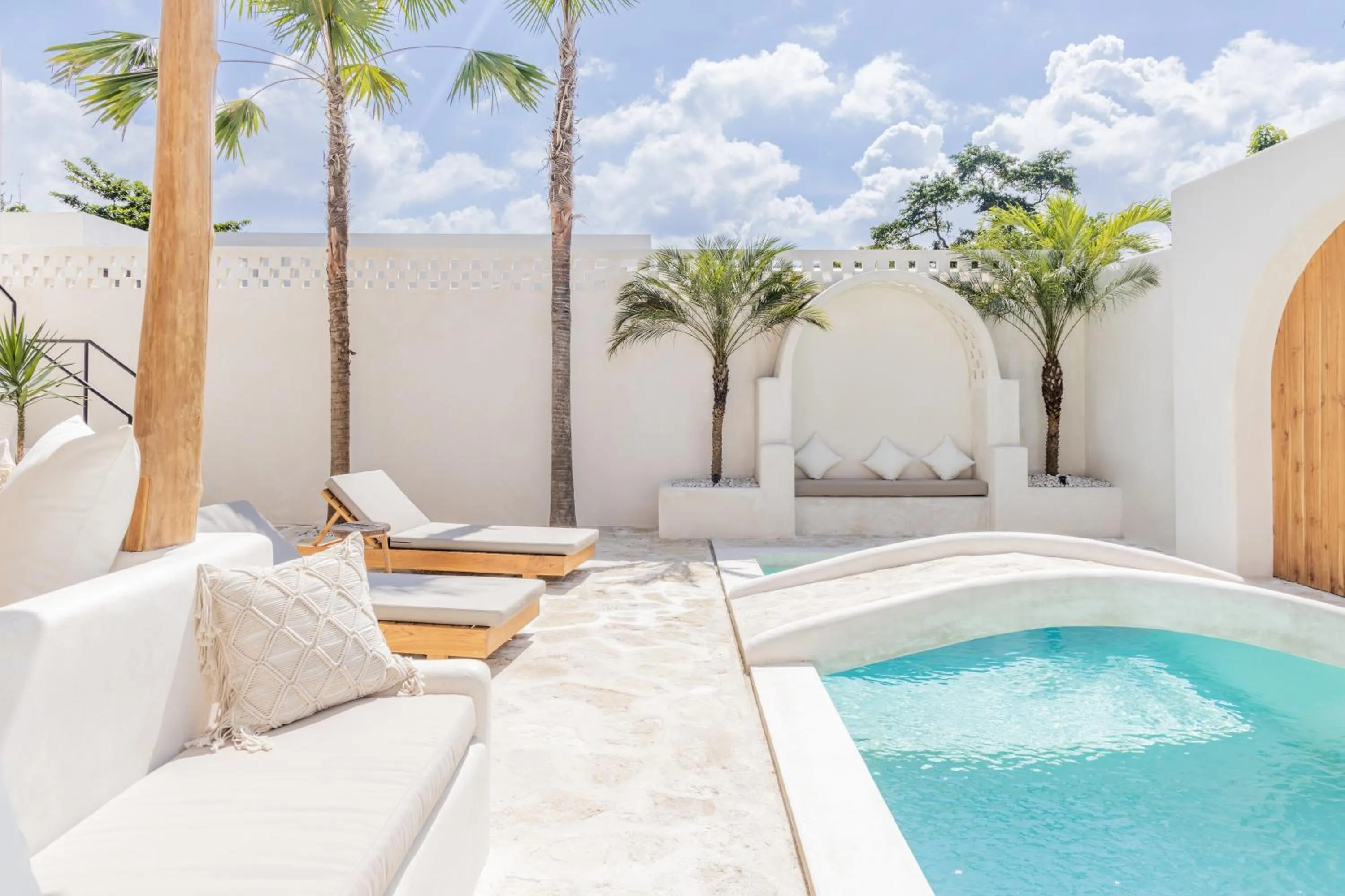 Swimming pool in YUCCA villas