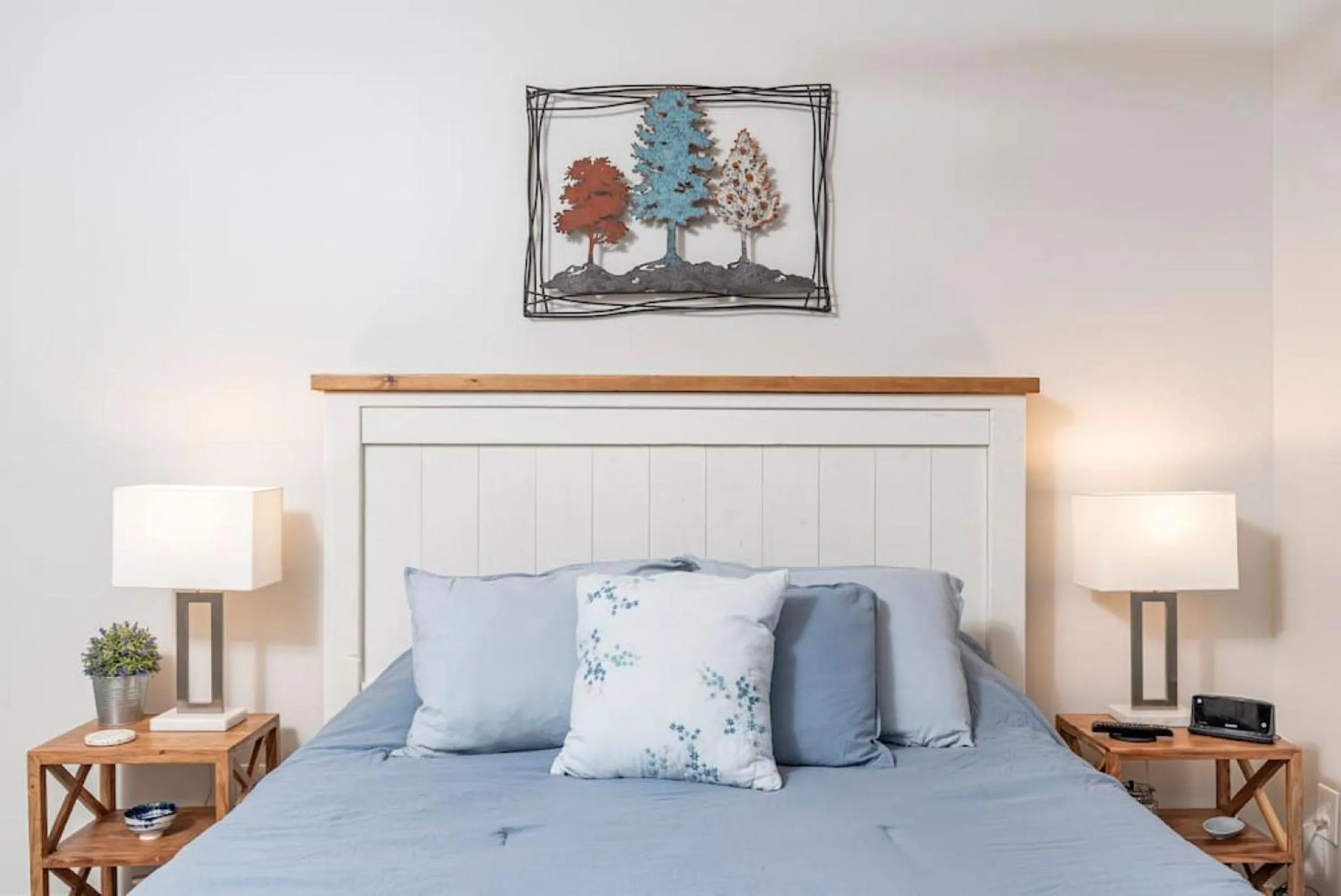 Decorative detail, Bed in Elegant Cades Cove Condo with Community Pool