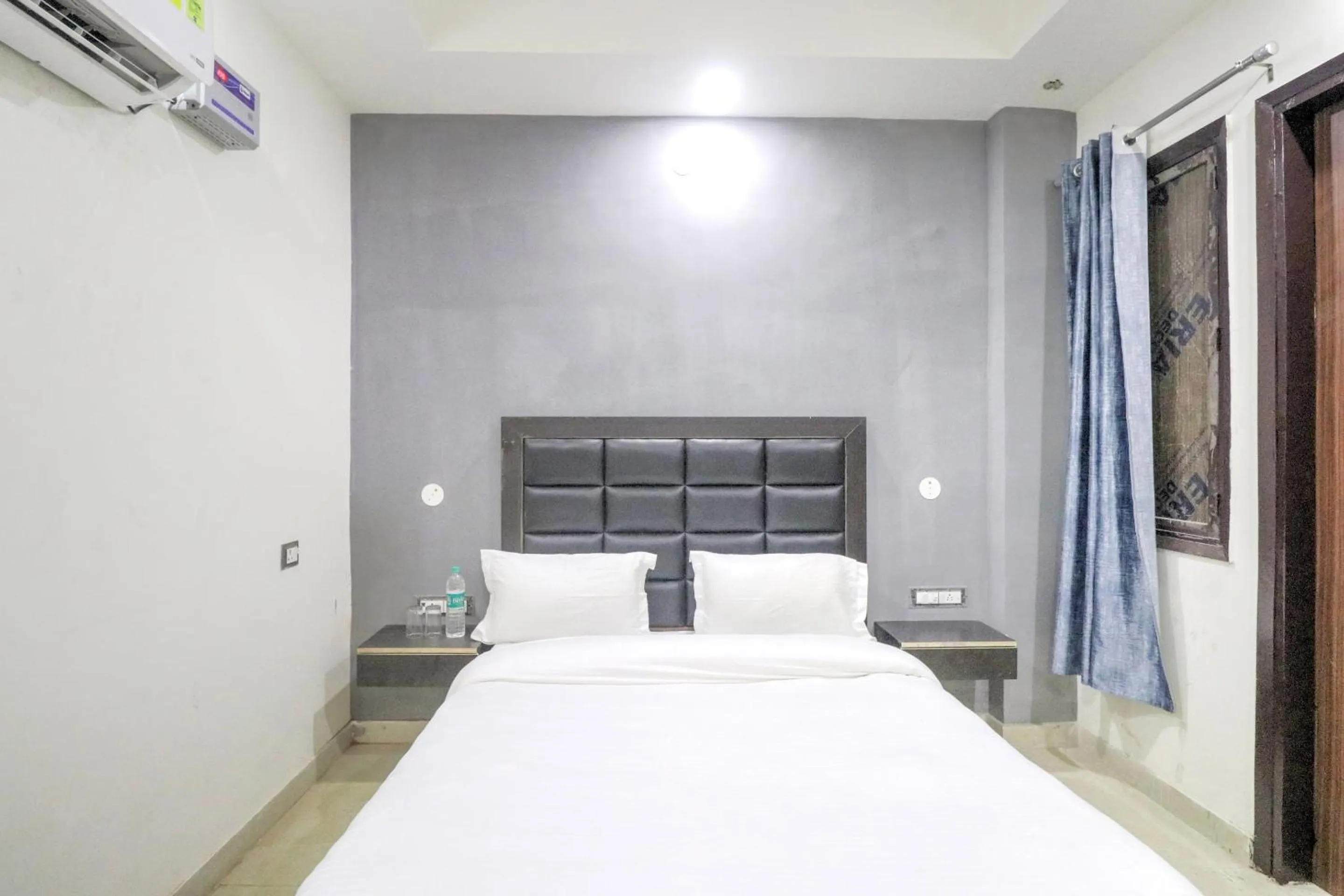 Bedroom, Bed in Collection O Mahavir Enclave Near Dashrath Puri Metro Station