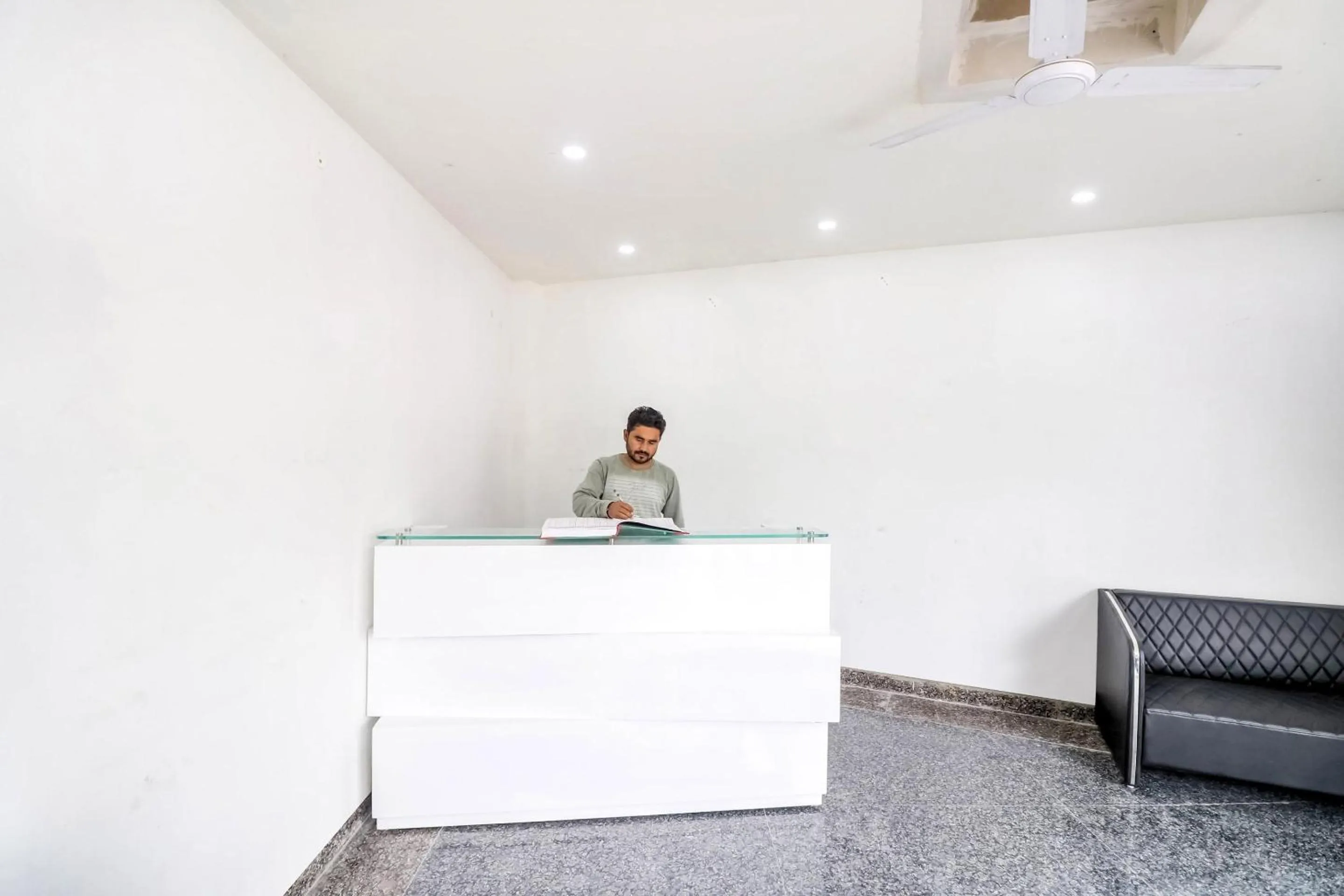 Lobby or reception in Collection O Mahavir Enclave Near Dashrath Puri Metro Station