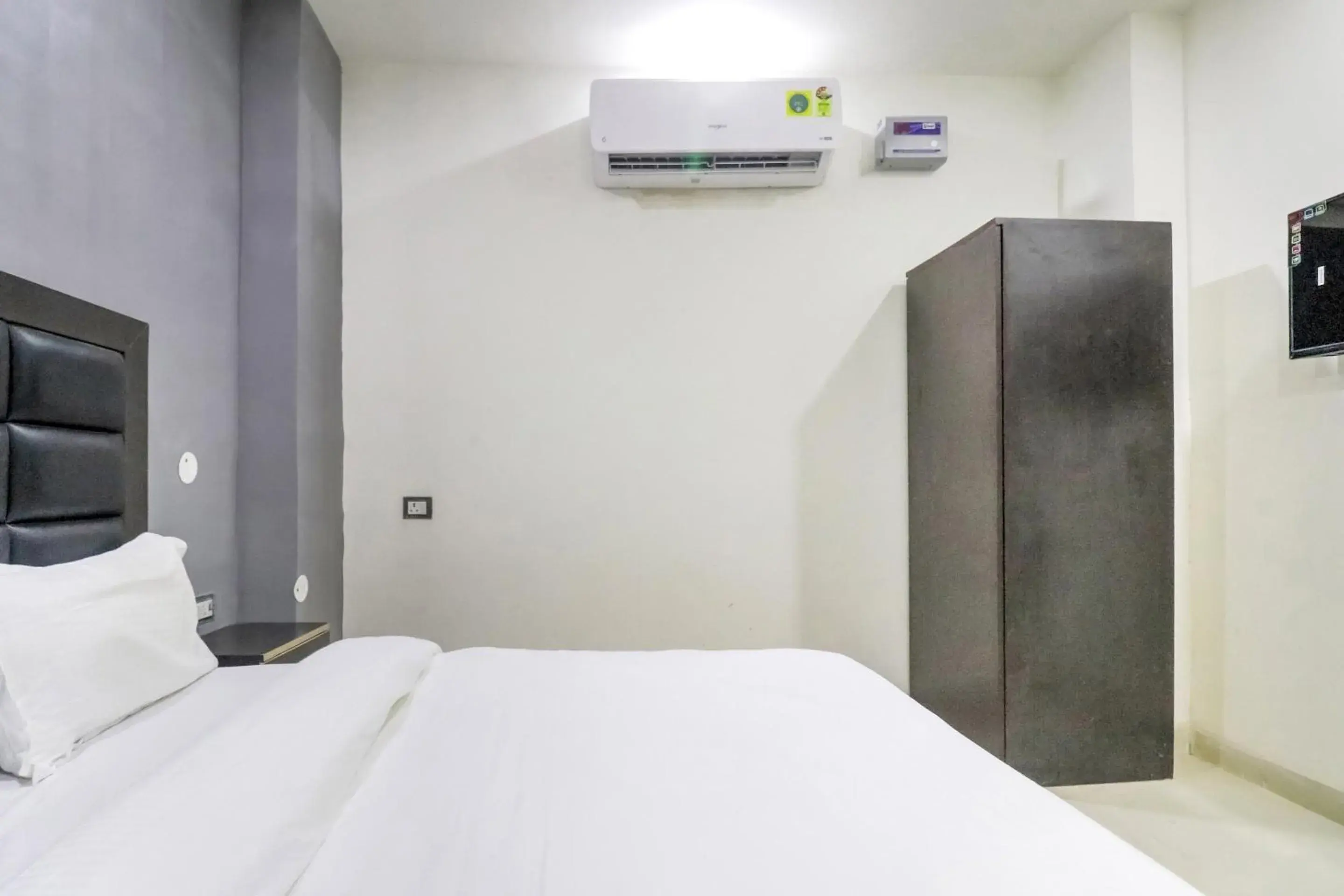 Bedroom, Bed in Collection O Mahavir Enclave Near Dashrath Puri Metro Station Bedroom, Bed in Collection O Mahavir Enclave Near Dashrath Puri Metro Station