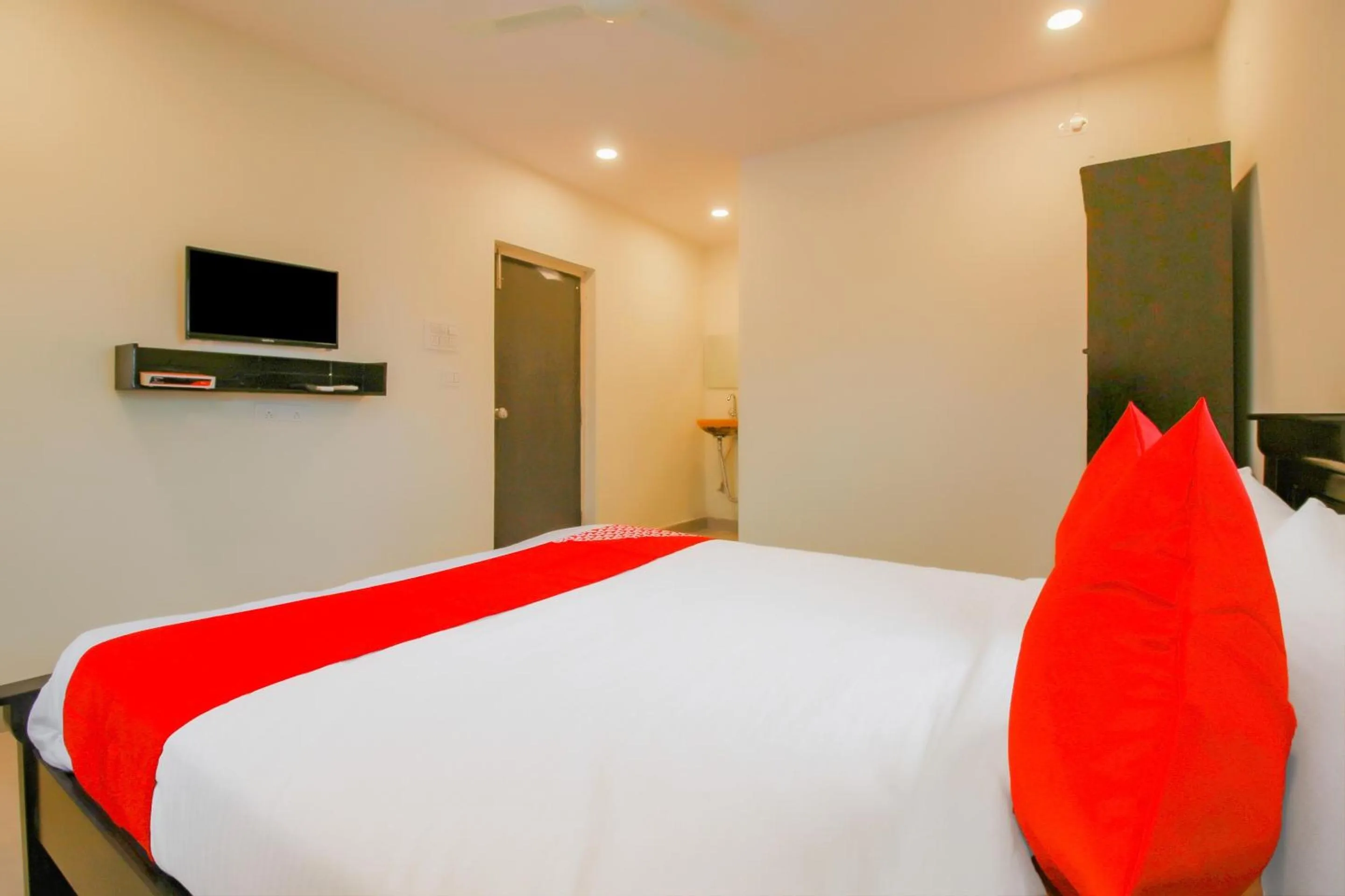 Bedroom, Bed in SPOT ON Pnd Complex