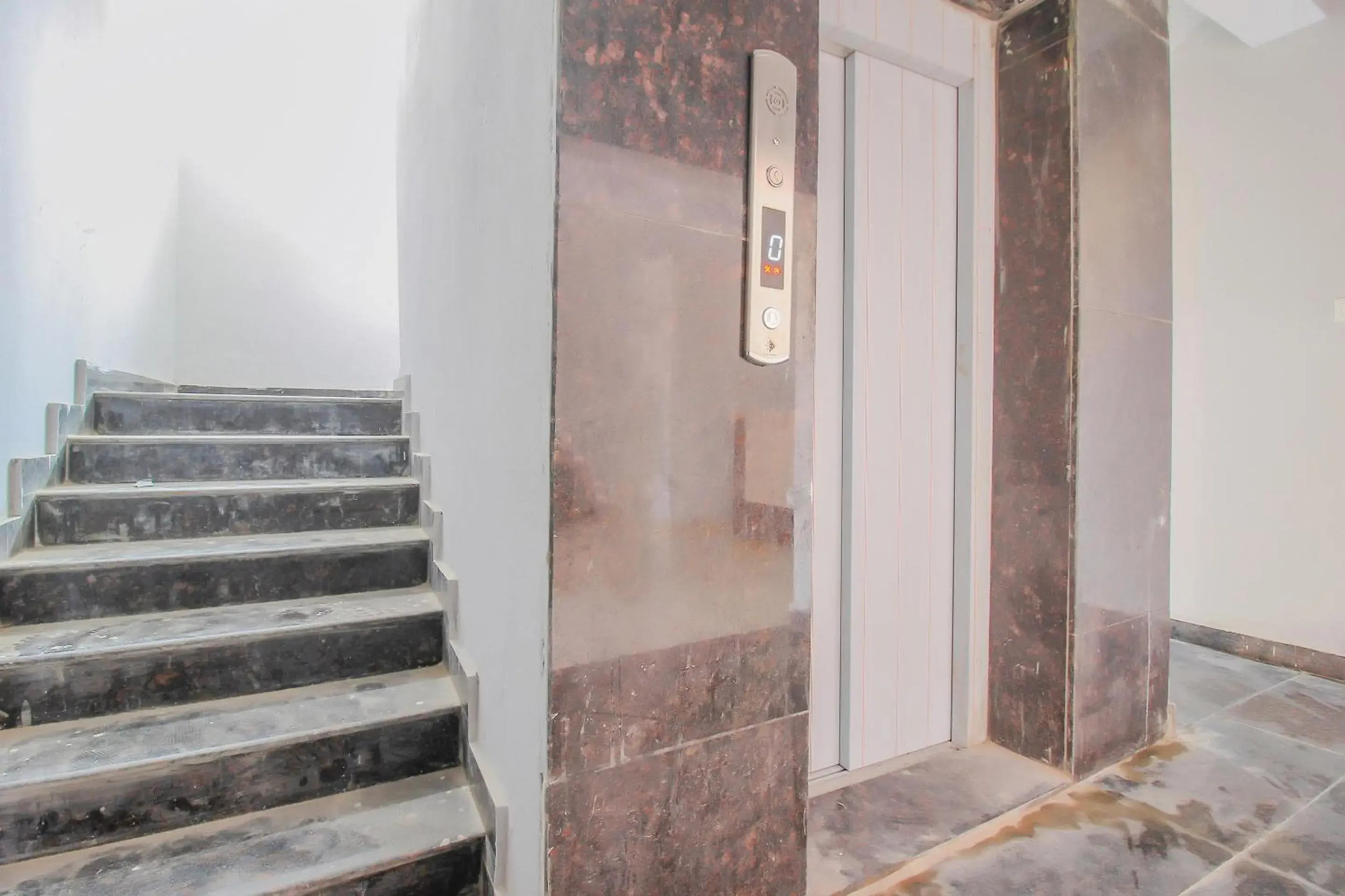 Facade/entrance in SPOT ON Pnd Complex Facade/entrance in SPOT ON Pnd Complex