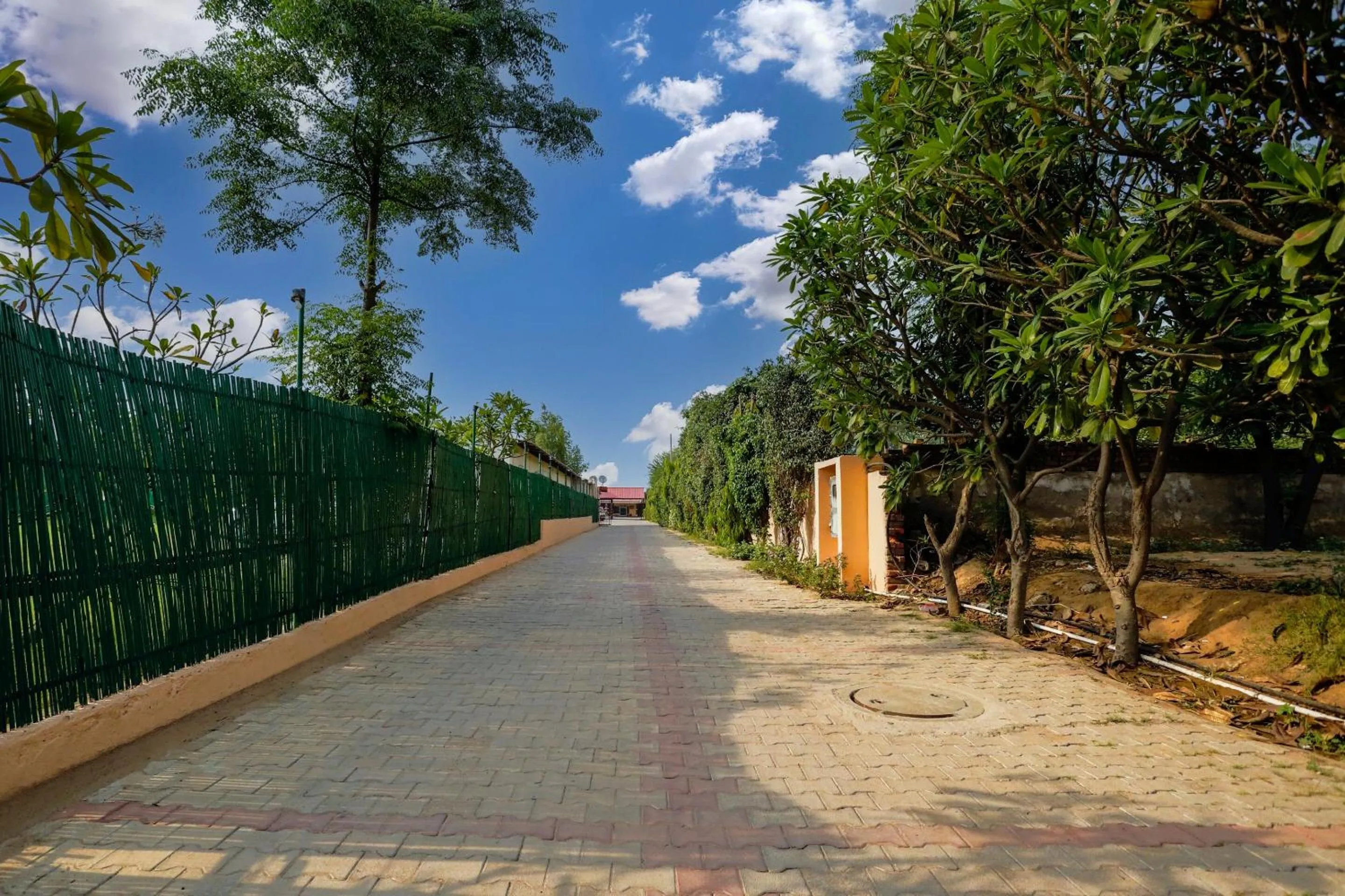 Facade/entrance in Palette - JPS Residency