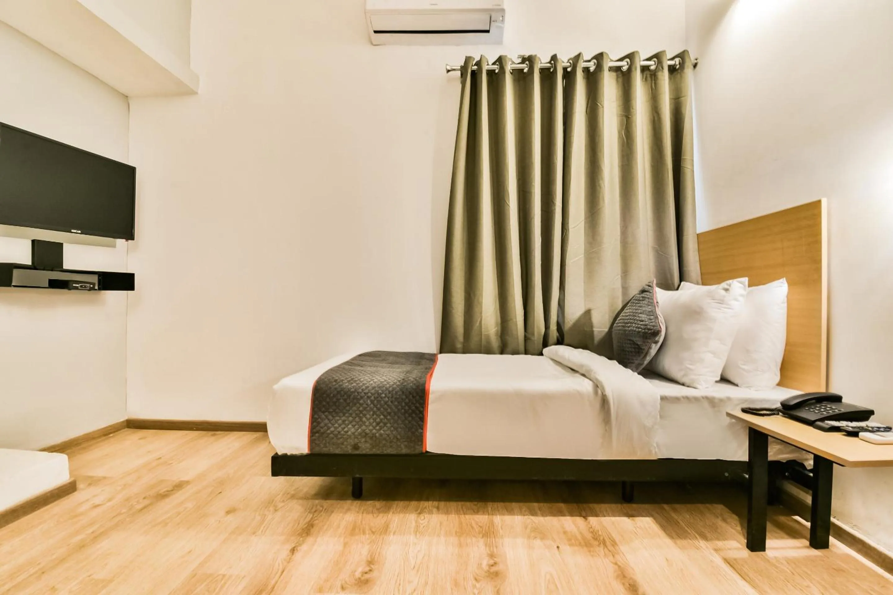 Bedroom, Bed in Townhouse Menka