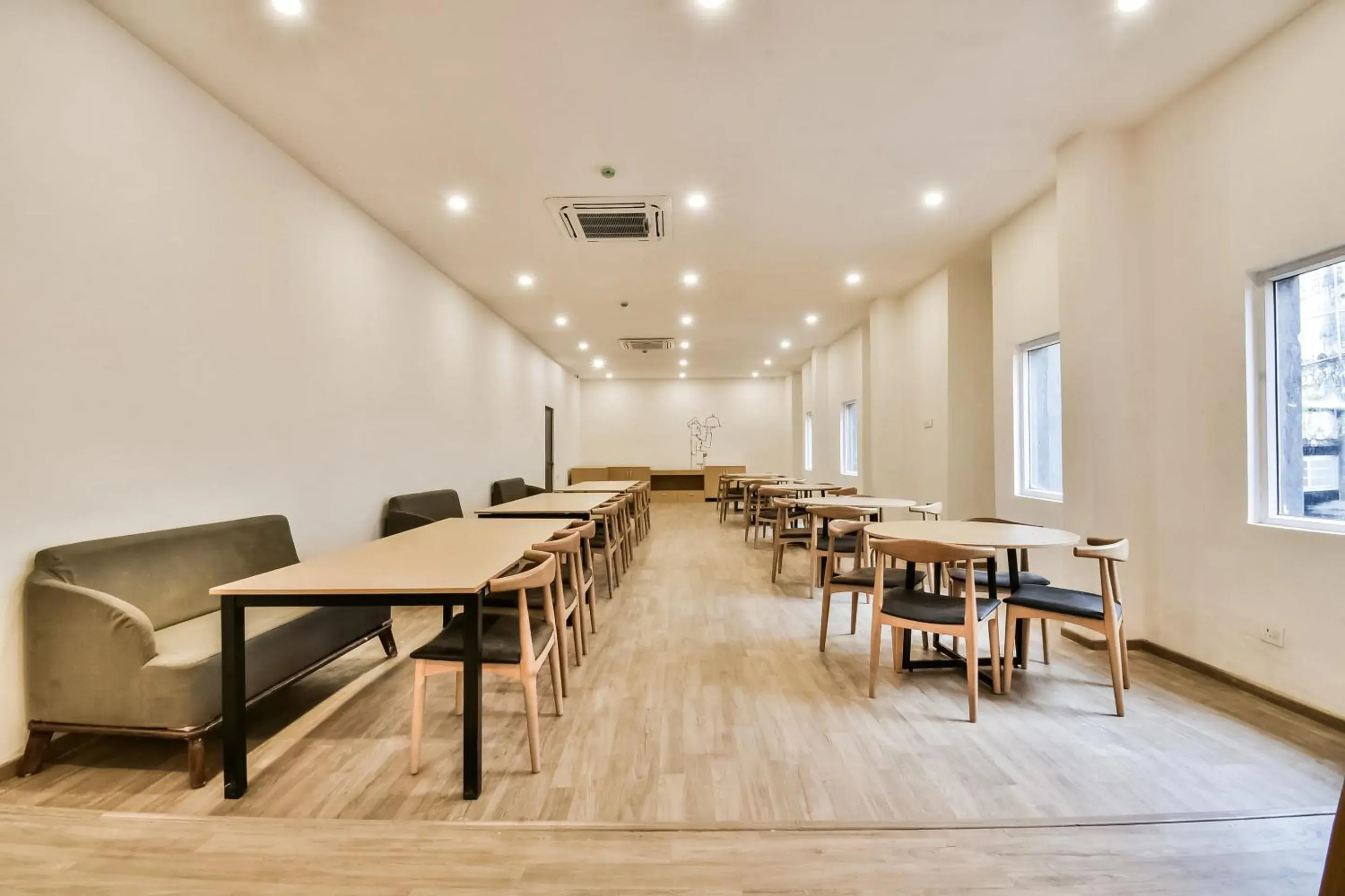 Restaurant/places to eat in Super Townhouse Menka Restaurant/places to eat in Super Townhouse Menka