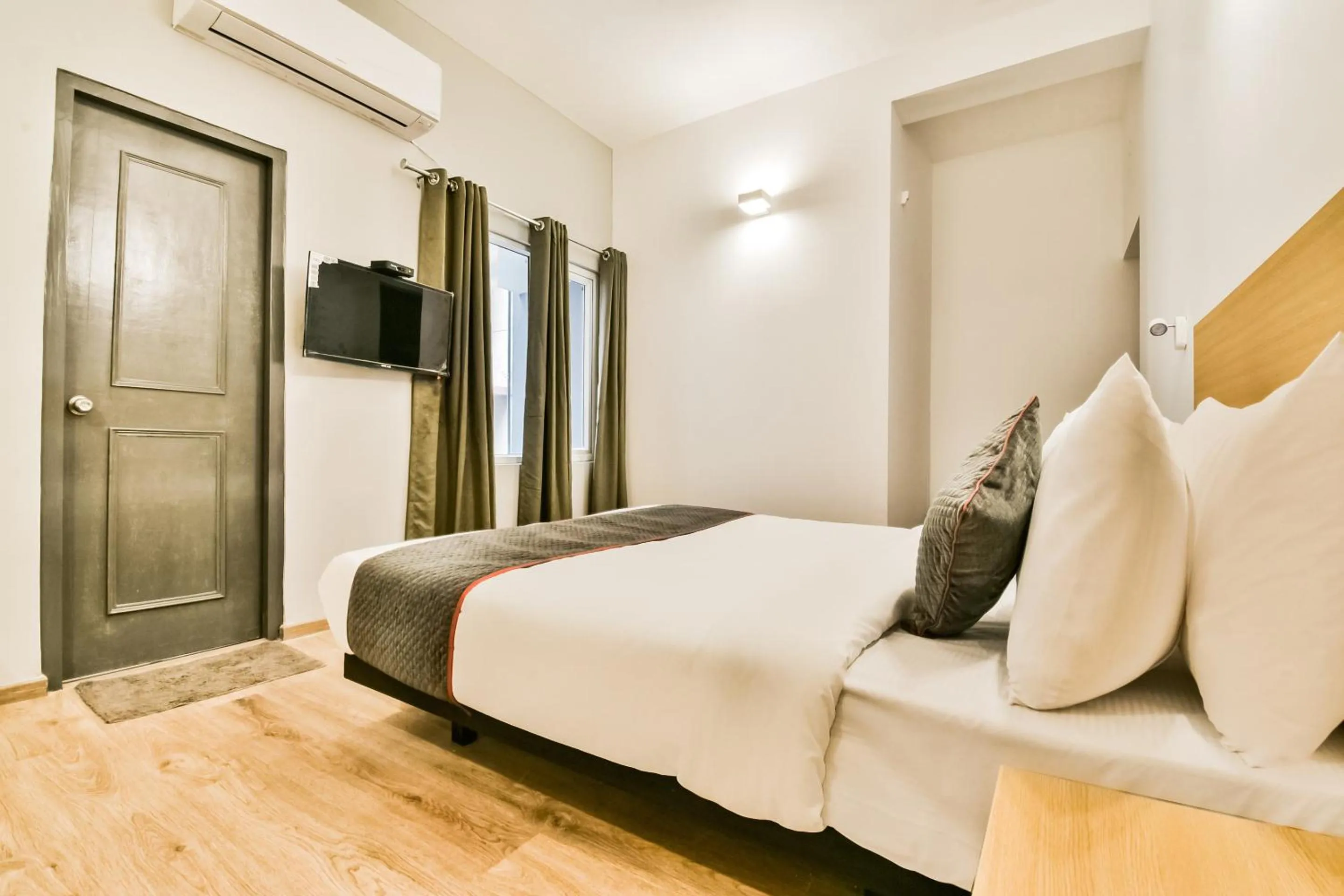 Bedroom, Bed in Townhouse Menka