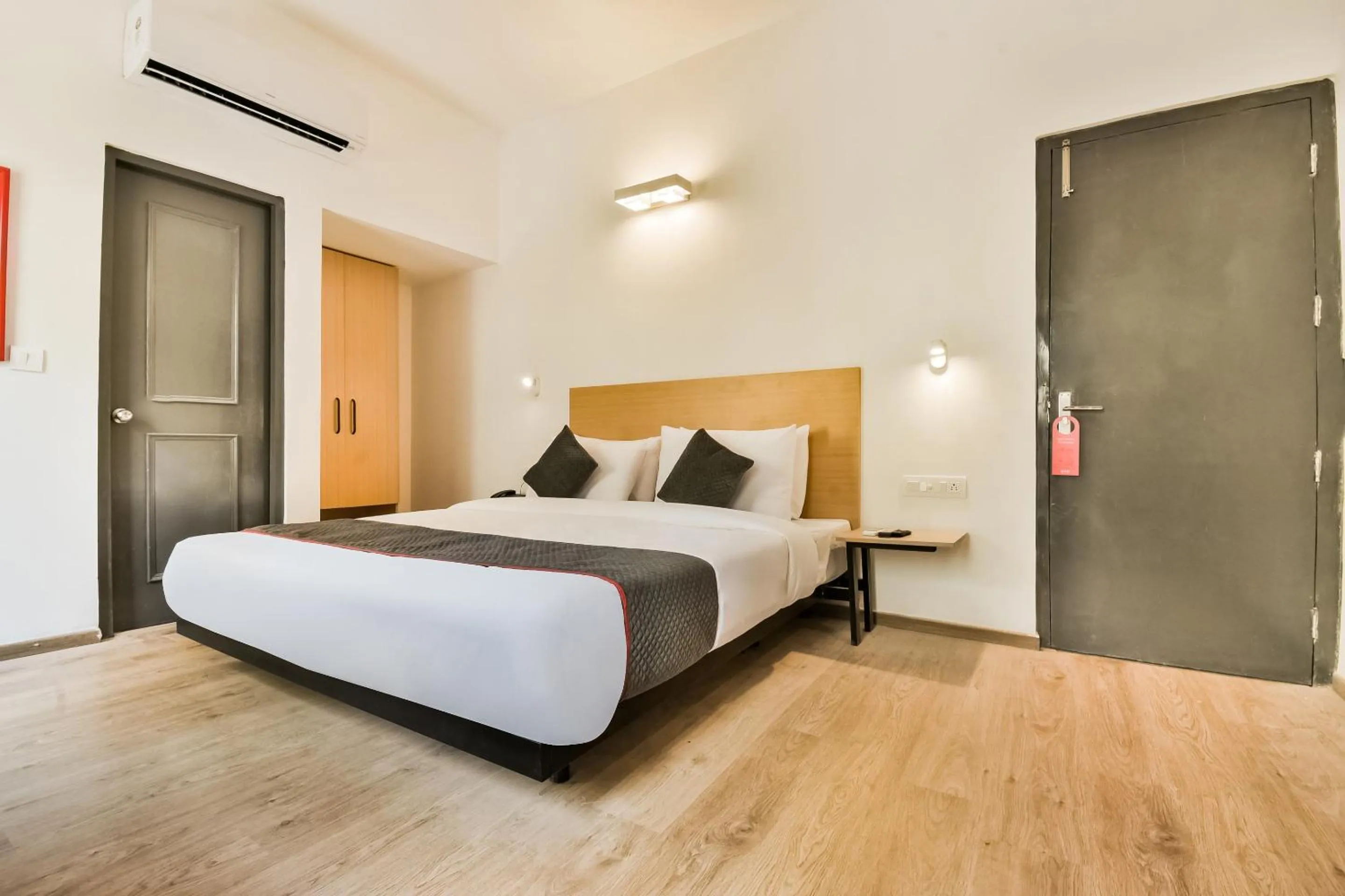 Bedroom, Bed in Townhouse Menka