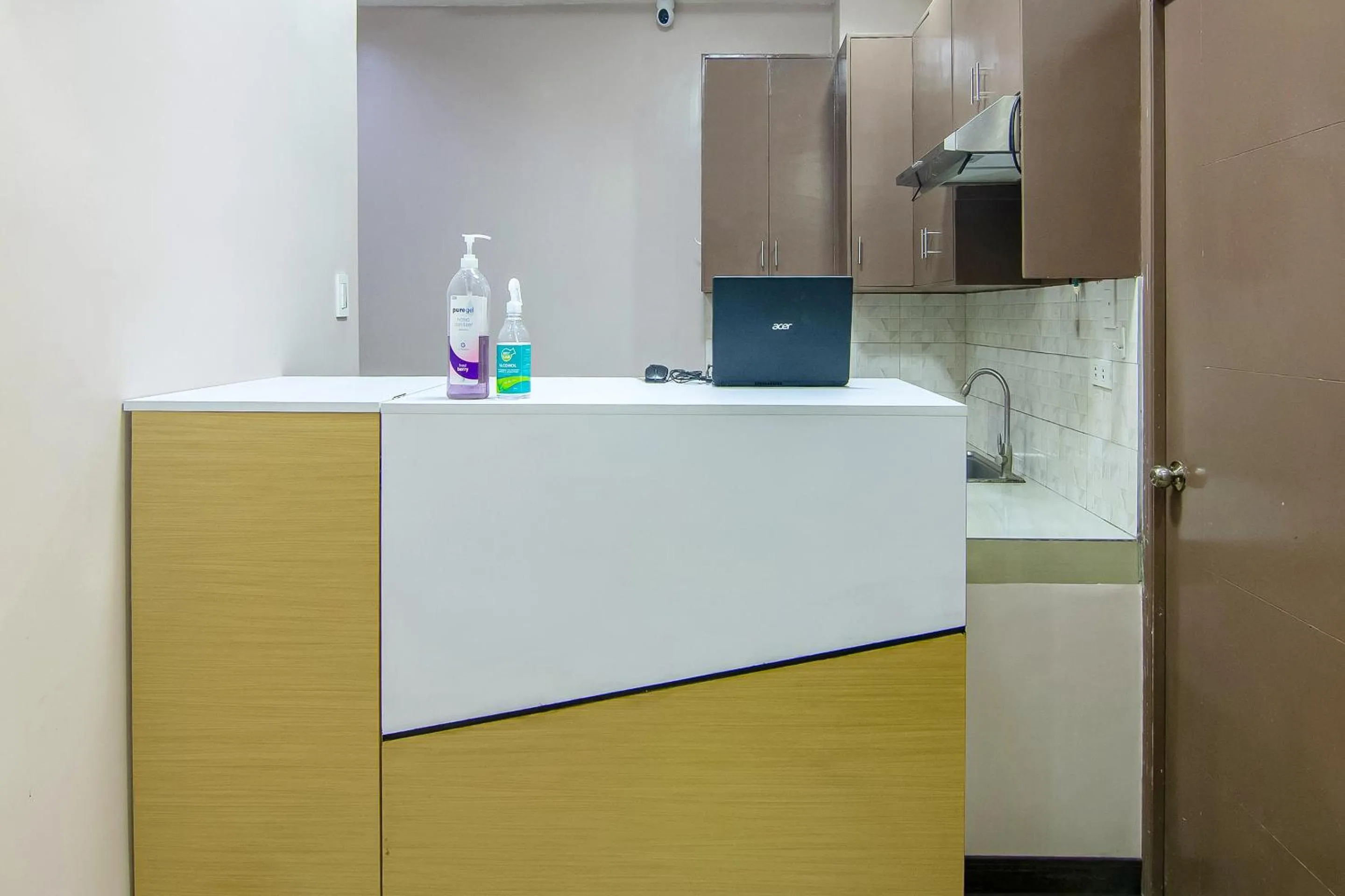 Lobby or reception in OYO 766 Ichehan Apartments