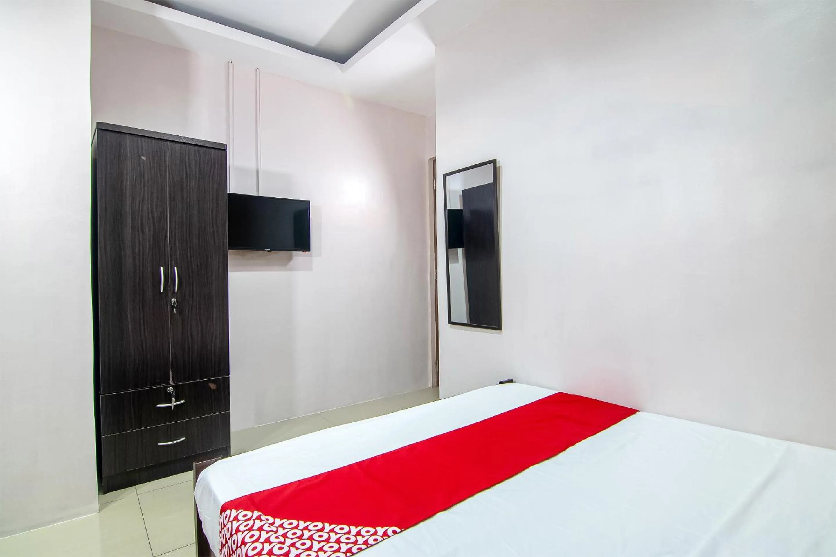 Bedroom in OYO 766 Ichehan Apartments