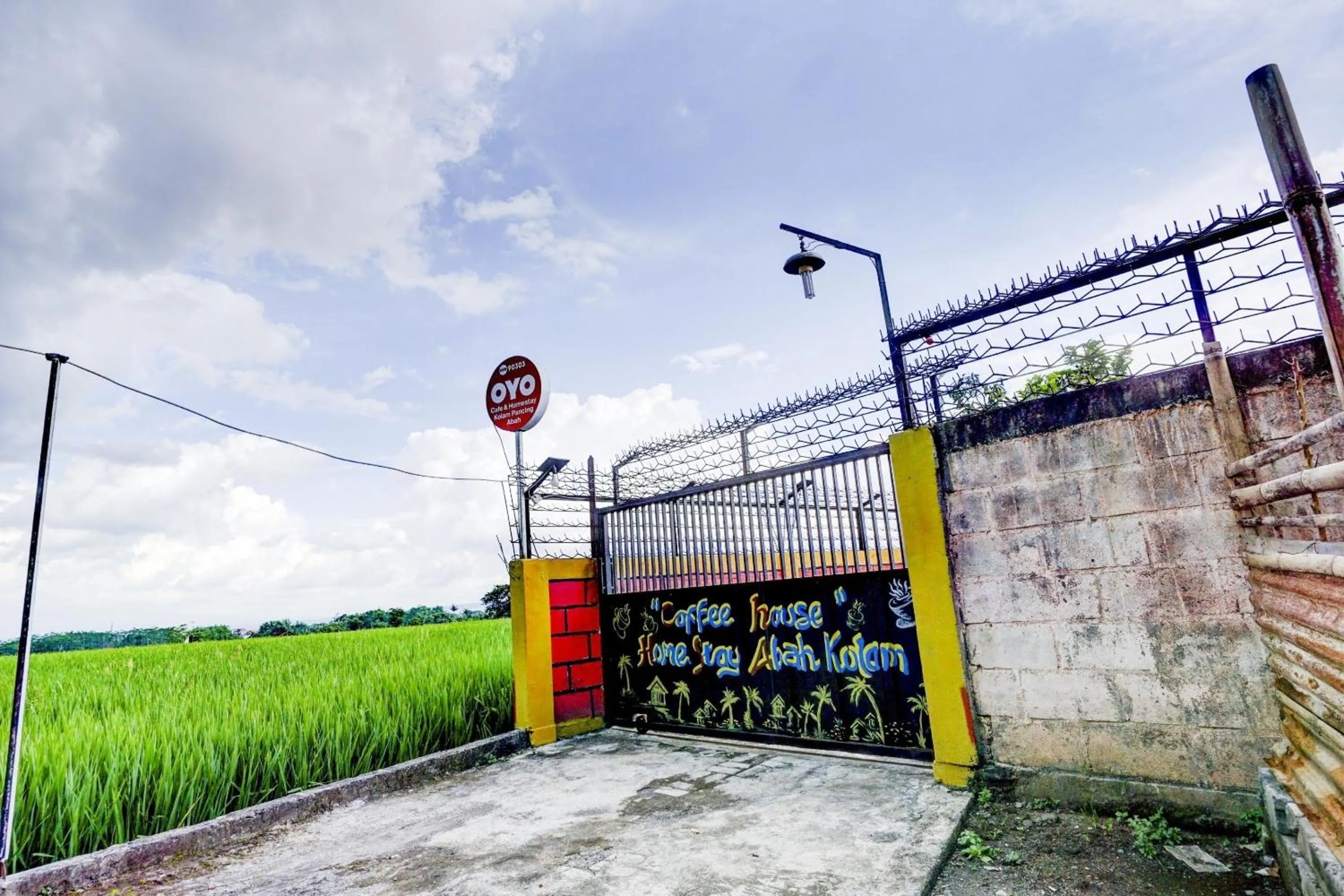 Facade/entrance in OYO 90303 Cafe & Homestay Kolam Pancing Abah