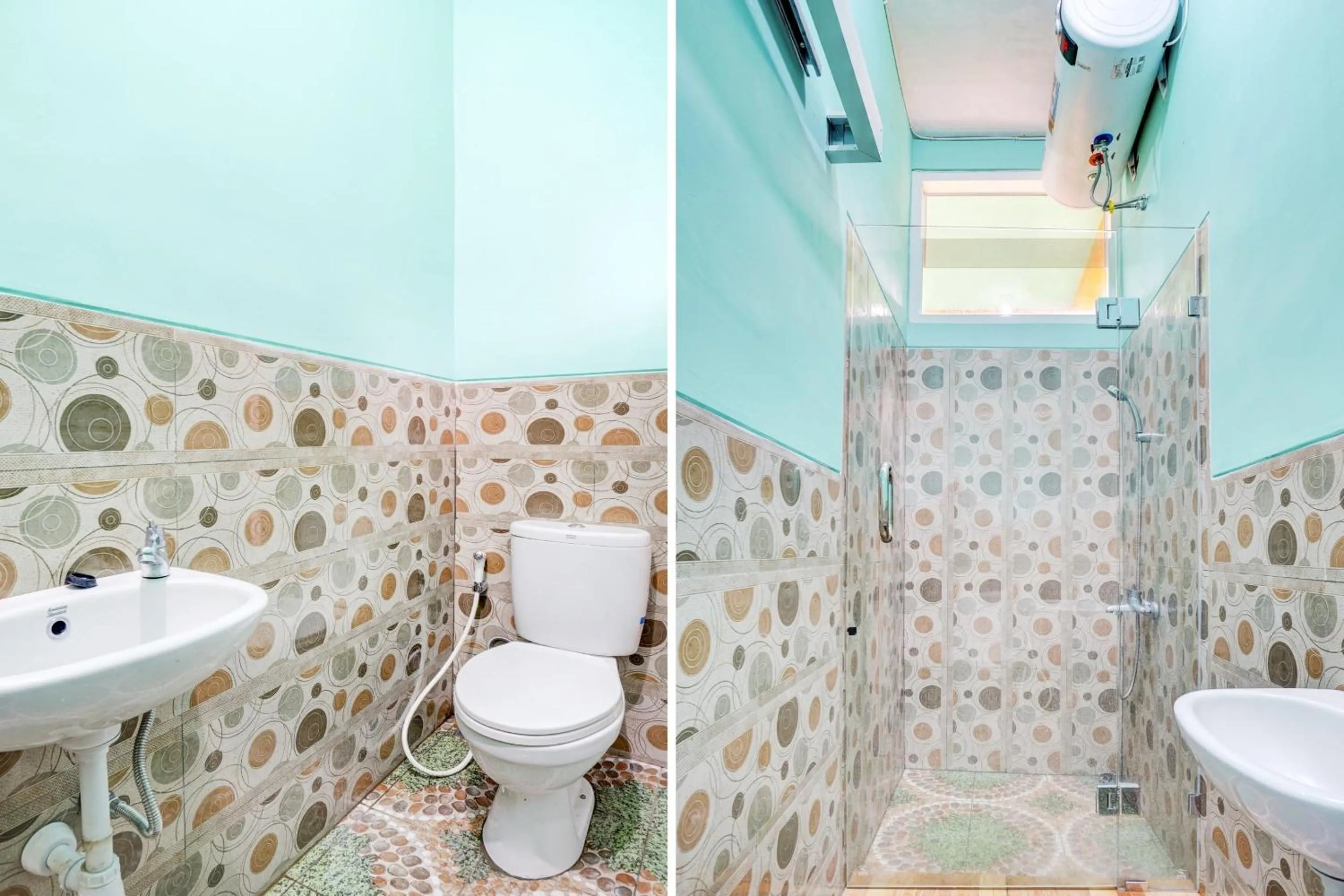 Bathroom in OYO 90303 Cafe & Homestay Kolam Pancing Abah