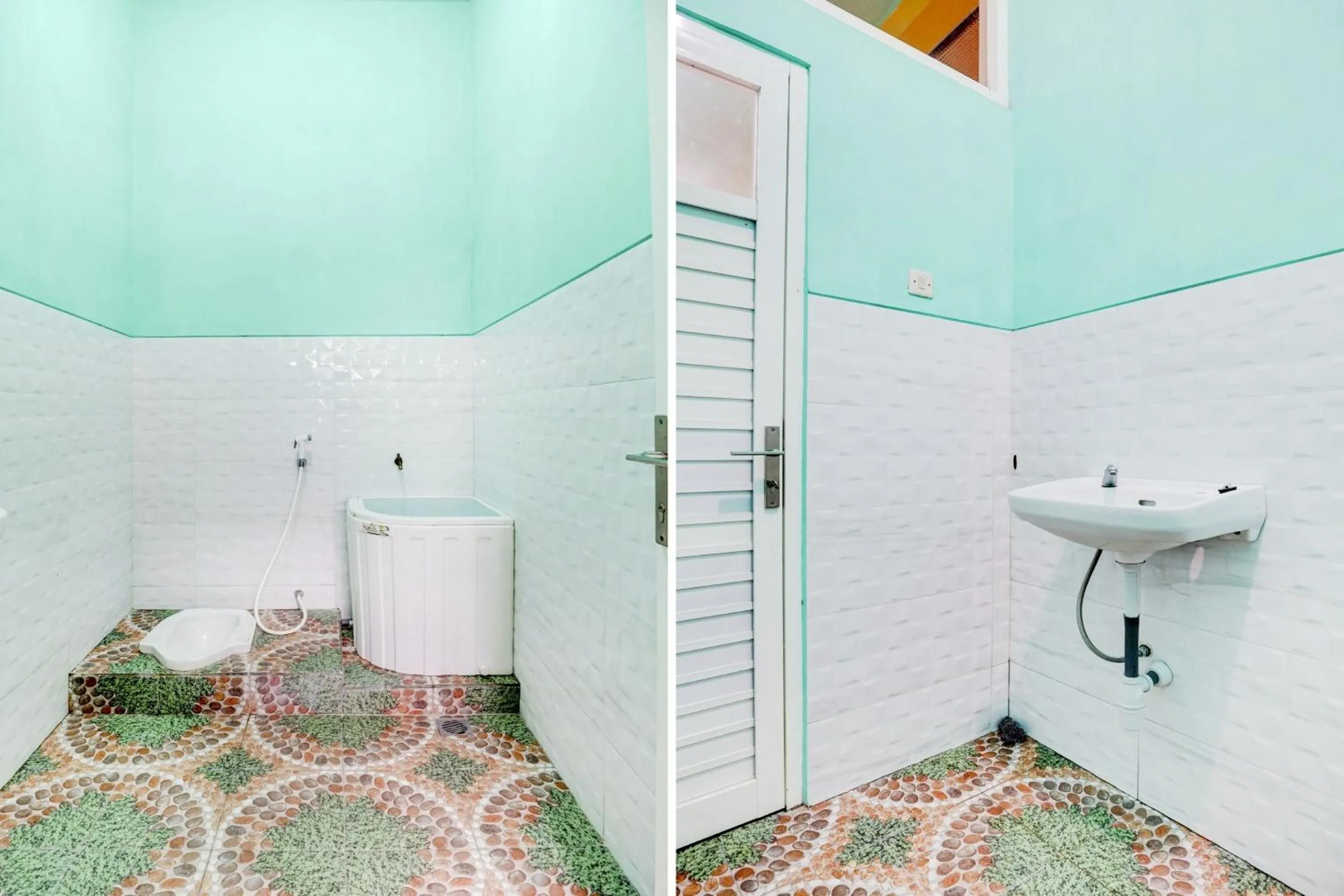 Bathroom in OYO 90303 Cafe & Homestay Kolam Pancing Abah