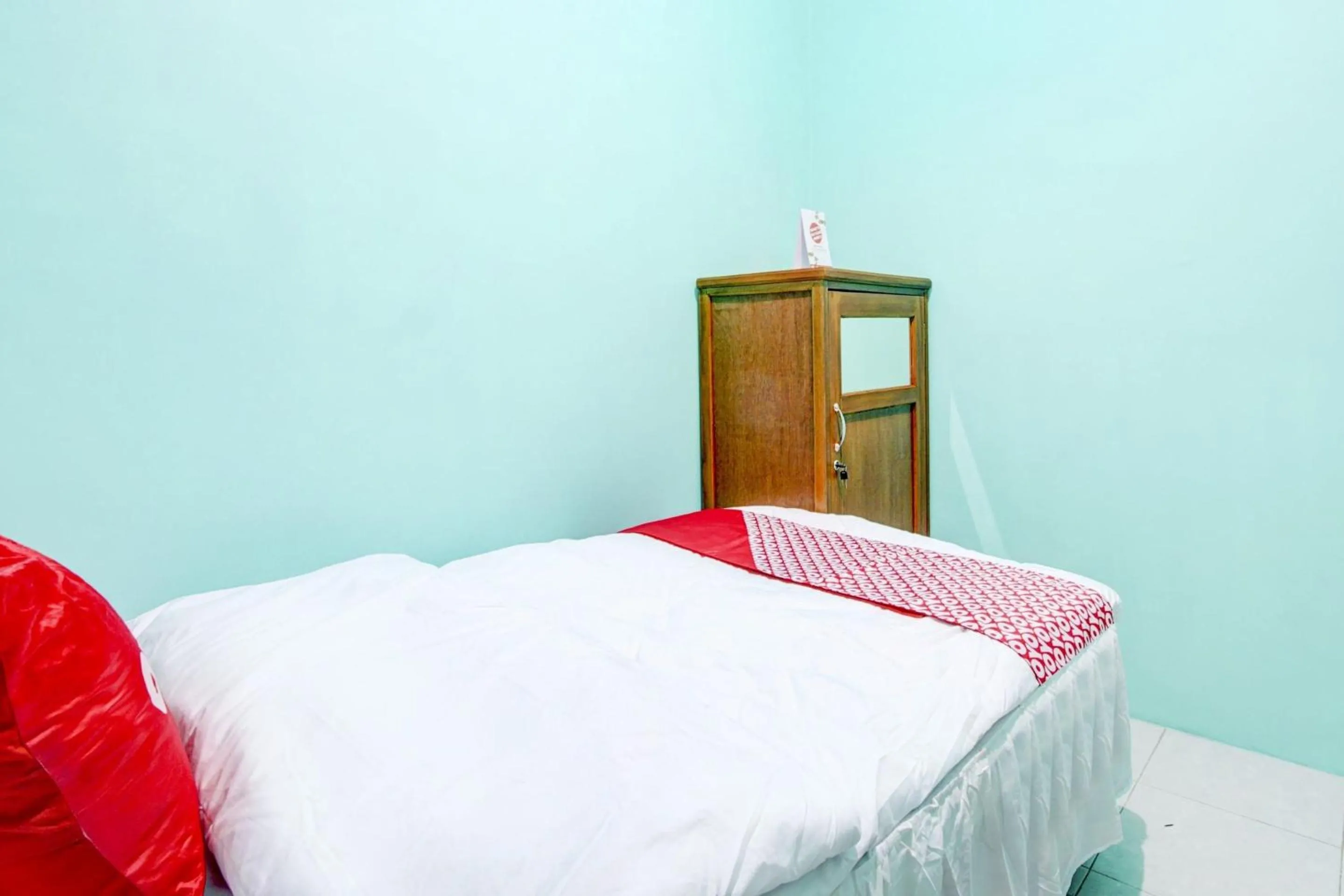 Bedroom, Bed in OYO 90303 Cafe & Homestay Kolam Pancing Abah