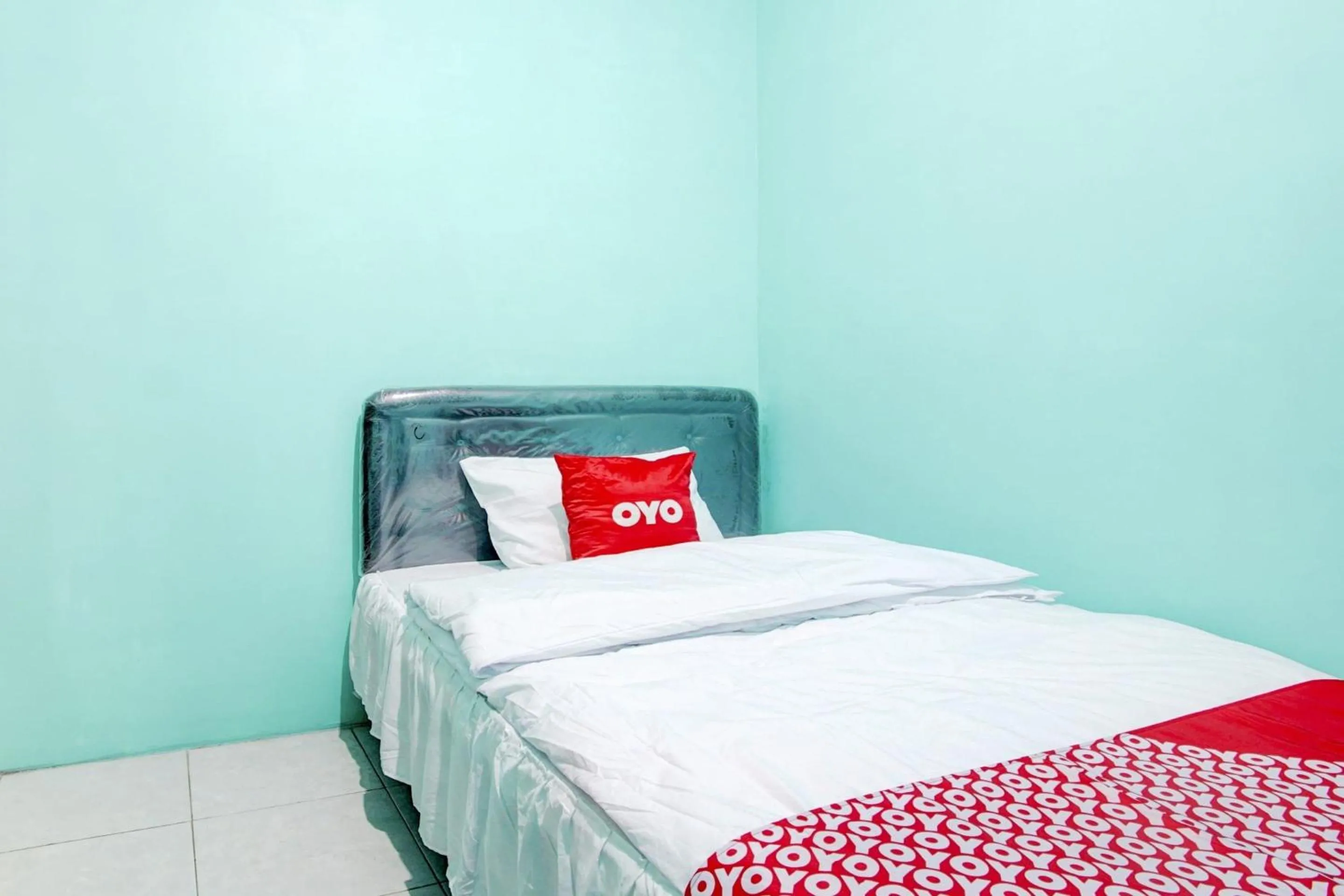 Bedroom, Bed in OYO 90303 Cafe & Homestay Kolam Pancing Abah