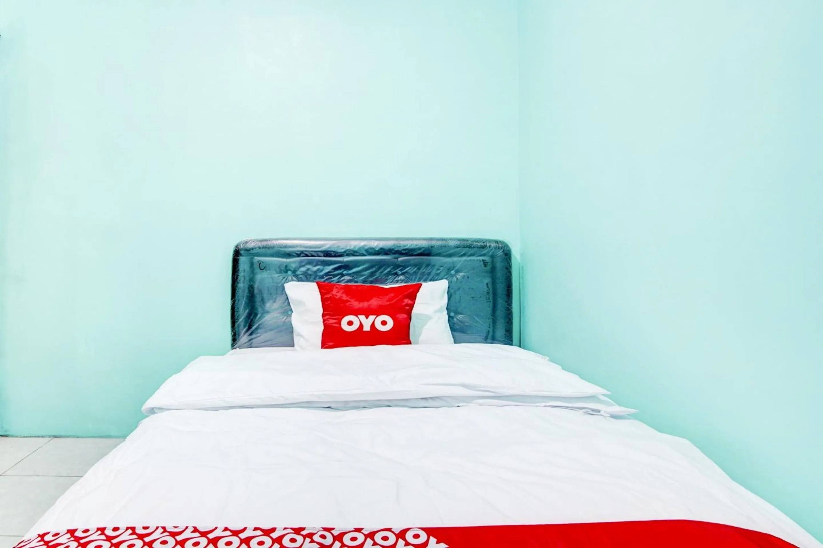 Bedroom, Bed in OYO 90303 Cafe & Homestay Kolam Pancing Abah