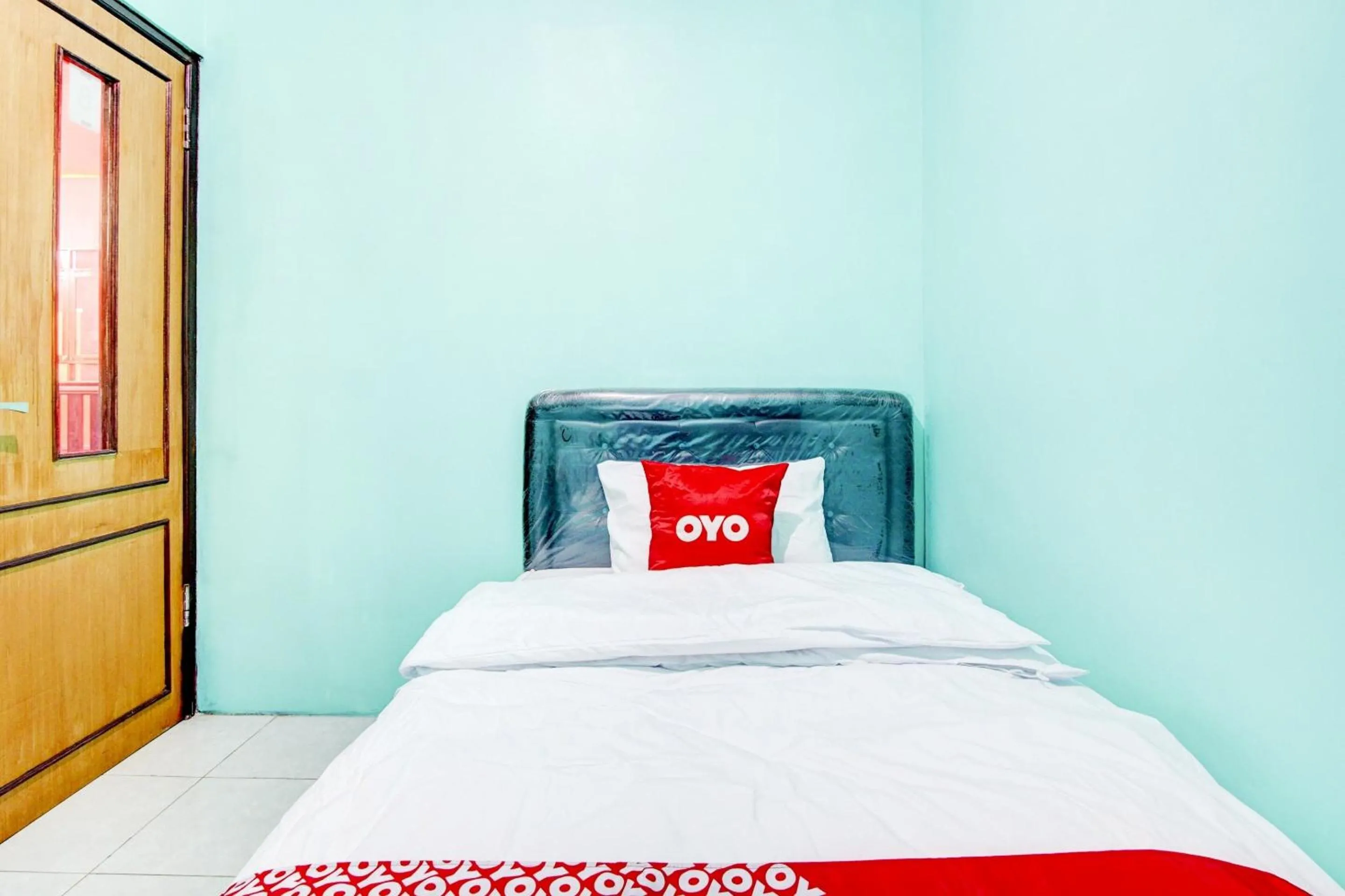 Bedroom, Bed in OYO 90303 Cafe & Homestay Kolam Pancing Abah