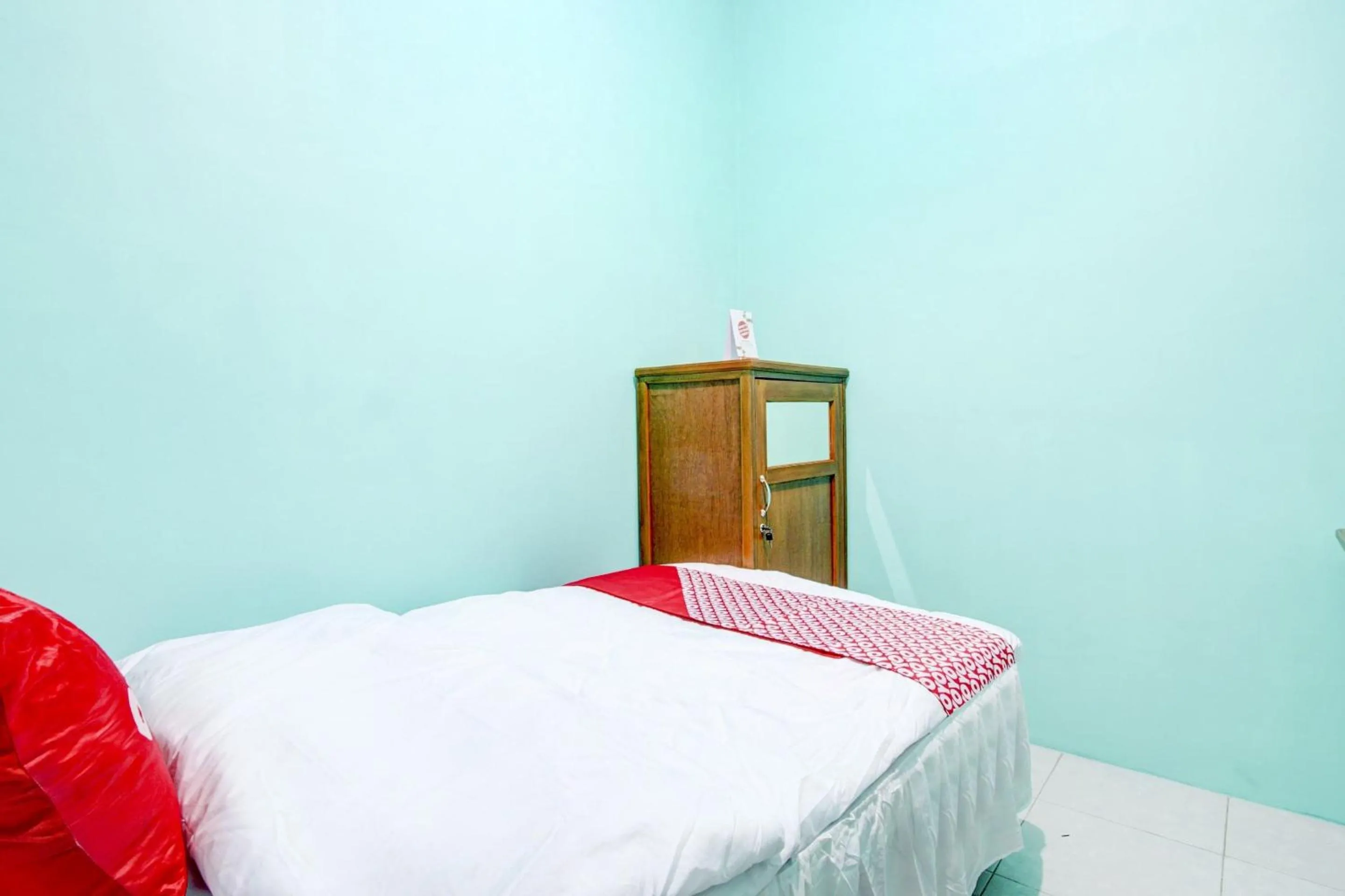 Bedroom, Bed in OYO 90303 Cafe & Homestay Kolam Pancing Abah
