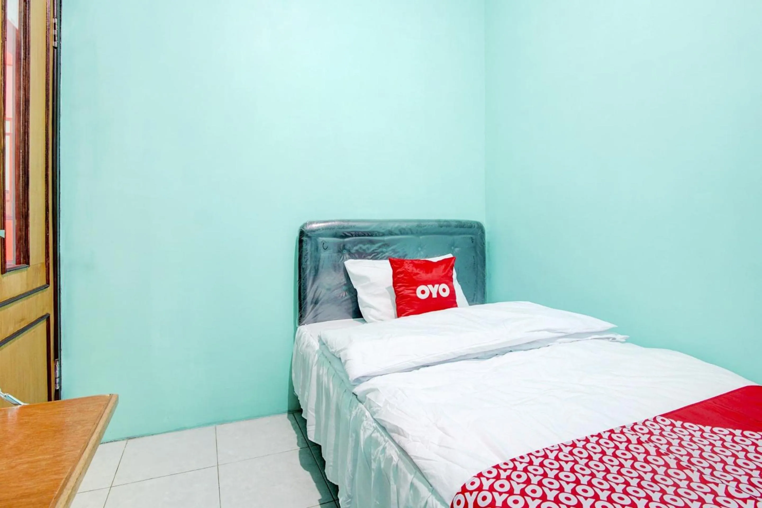 Bedroom, Bed in OYO 90303 Cafe & Homestay Kolam Pancing Abah