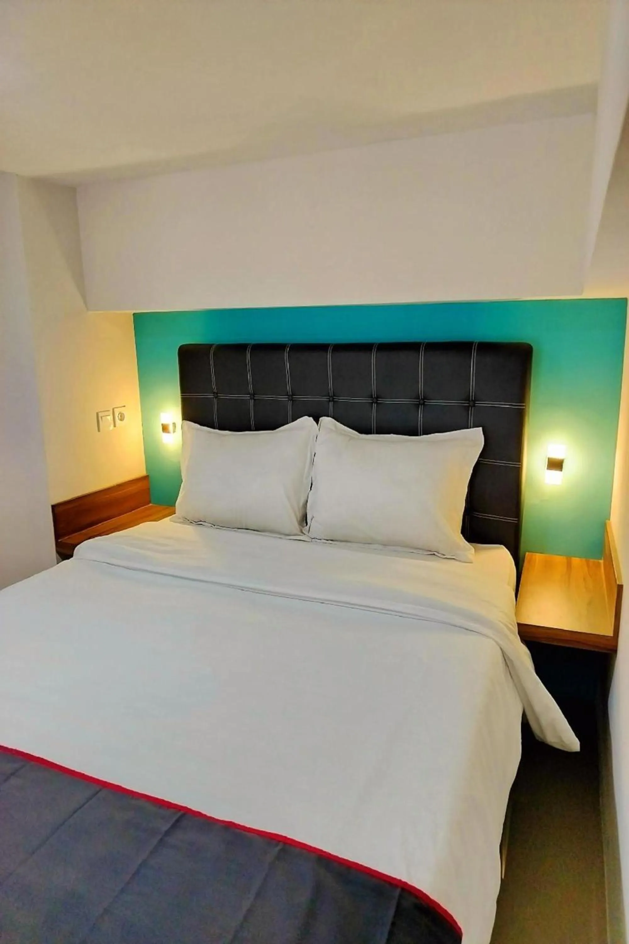 Bedroom, Bed in Collection O 30 Amega Crown Sub