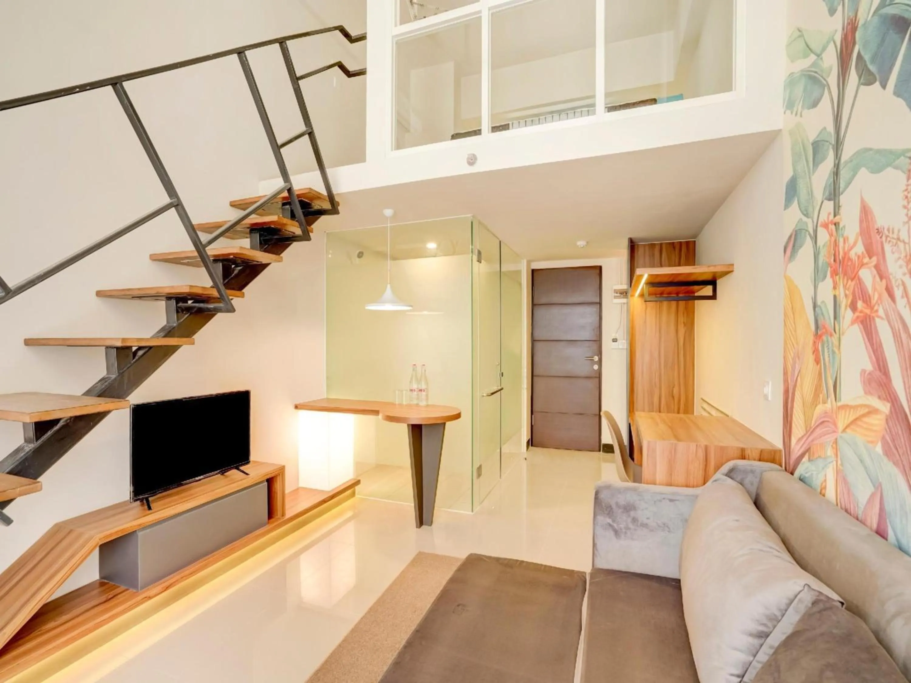 TV and multimedia in Collection O 30 Amega Crown Sub